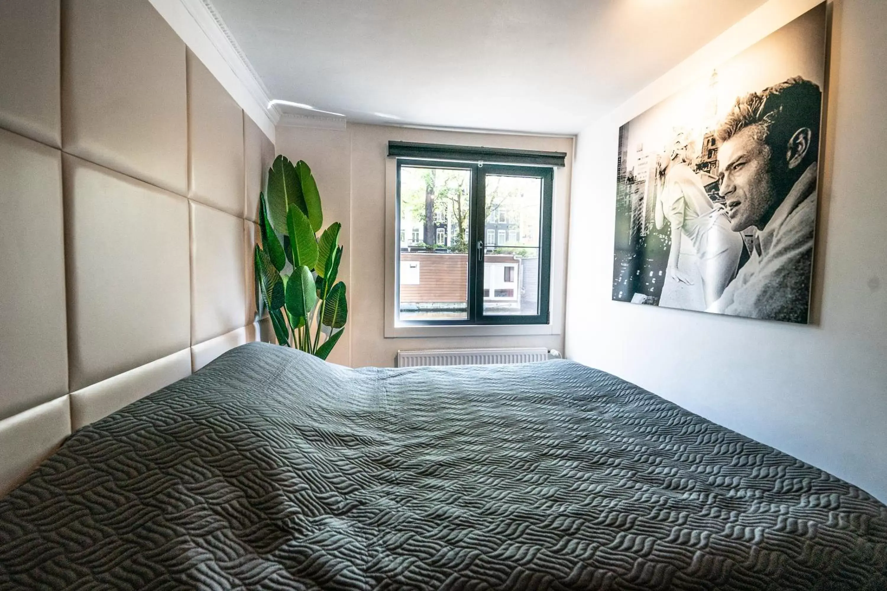 Bedroom, Bed in Amsterdam Houseboat amstel
