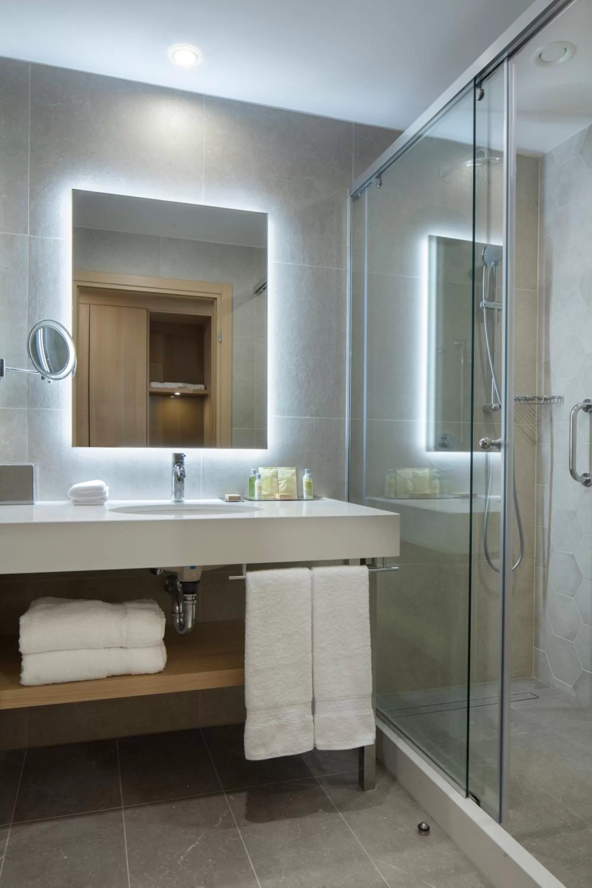 Shower in Doubletree By Hilton Plovdiv Center