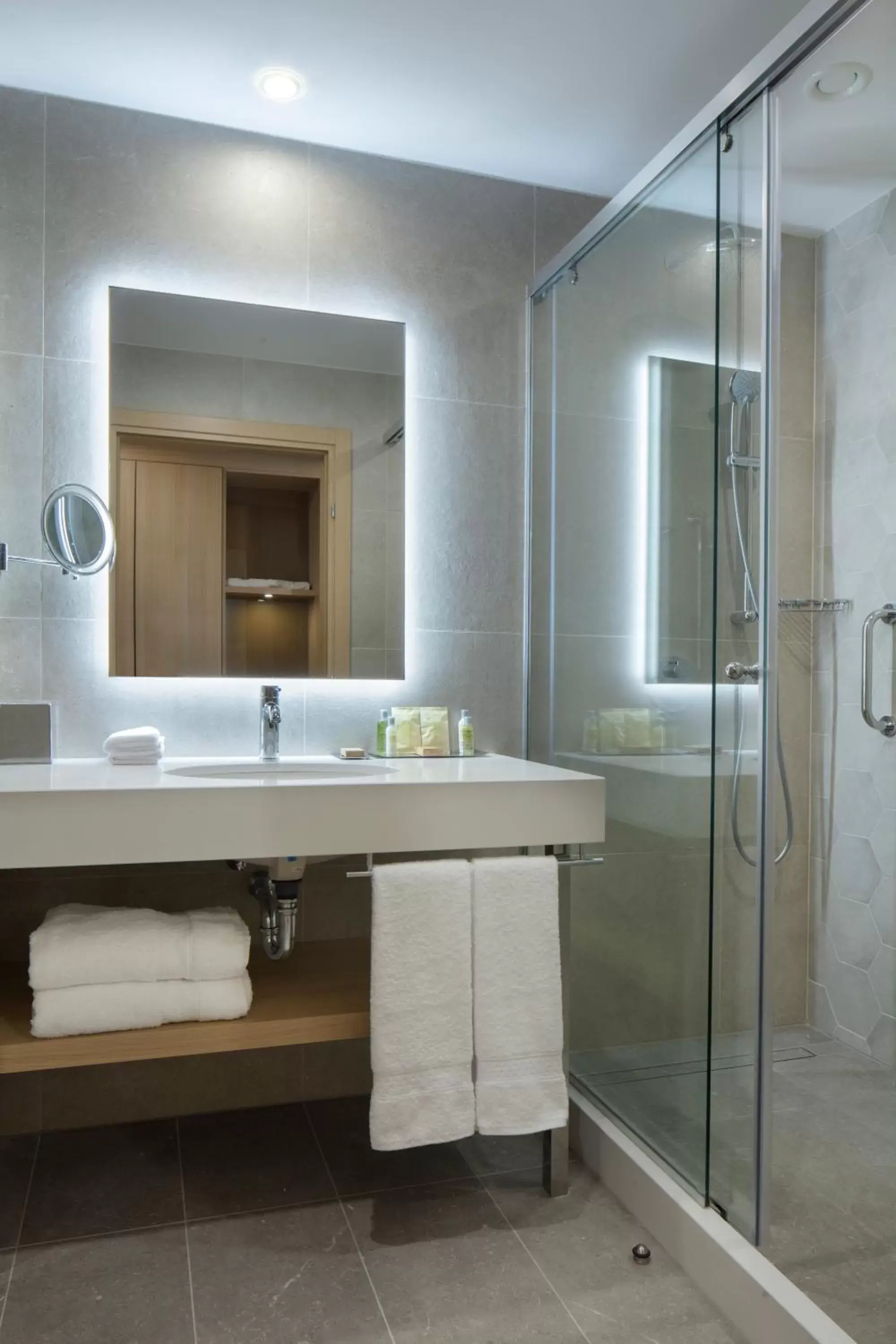 Shower, Bathroom in Doubletree By Hilton Plovdiv Center