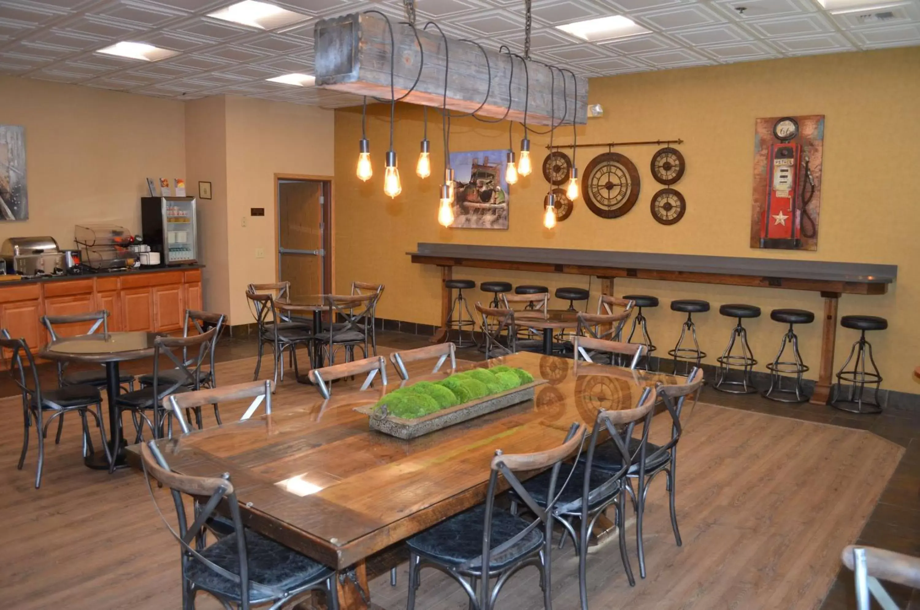 Restaurant/places to eat, Lounge/Bar in Best Western Prineville Inn