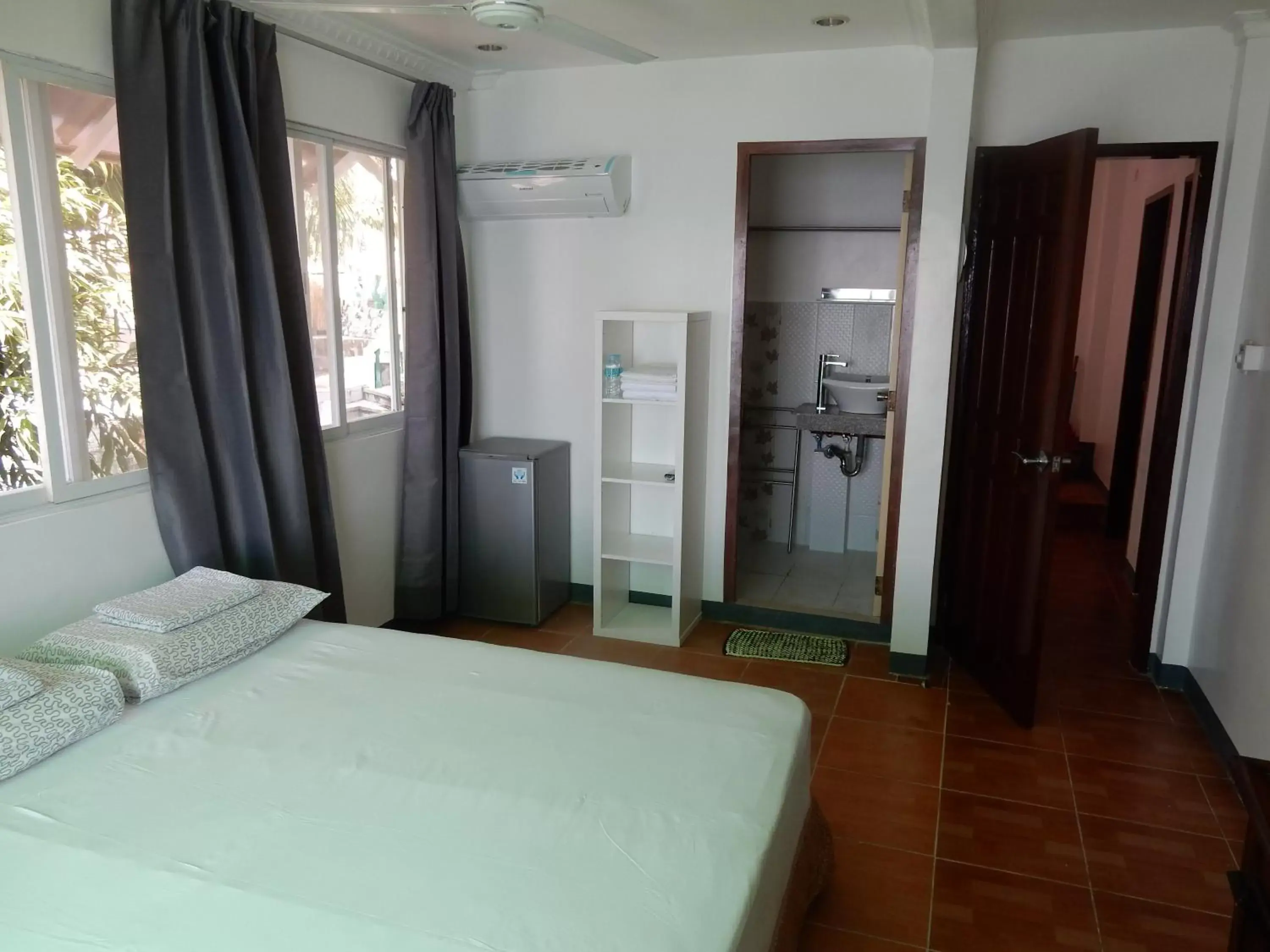 Bed in Oslob Seafari Resort