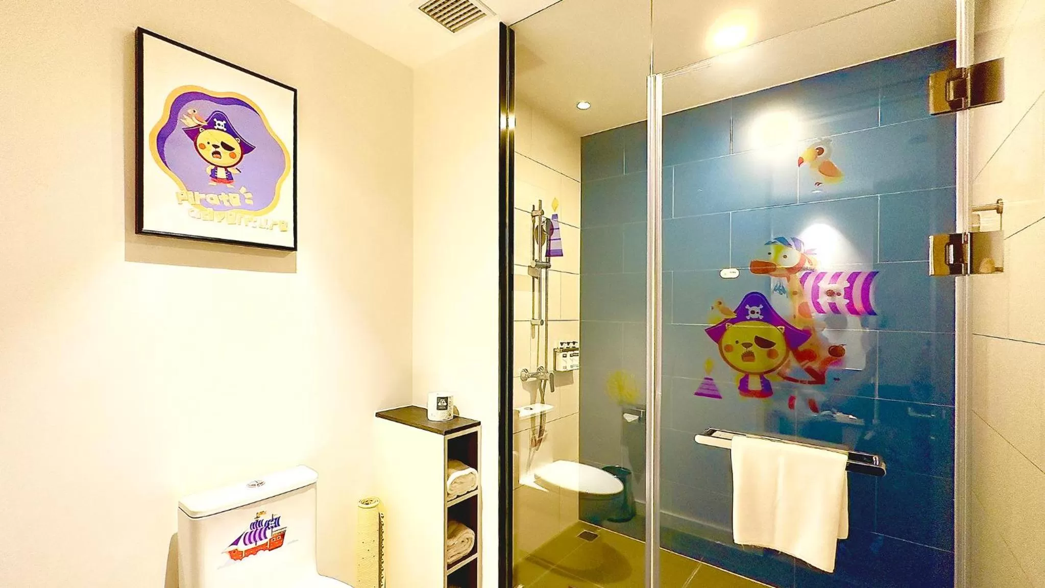 Bedroom in Holiday Inn Express Shanghai Kangqiao by IHG