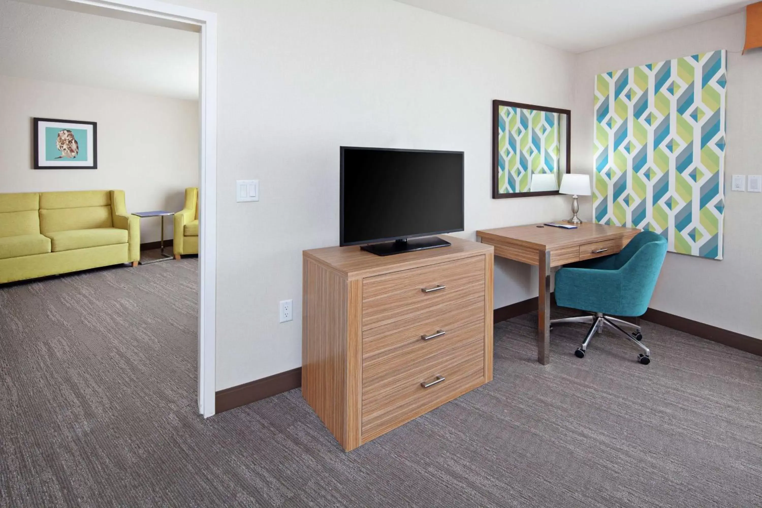 Bedroom, TV/Entertainment Center in Hampton Inn & Suites Chino Hills