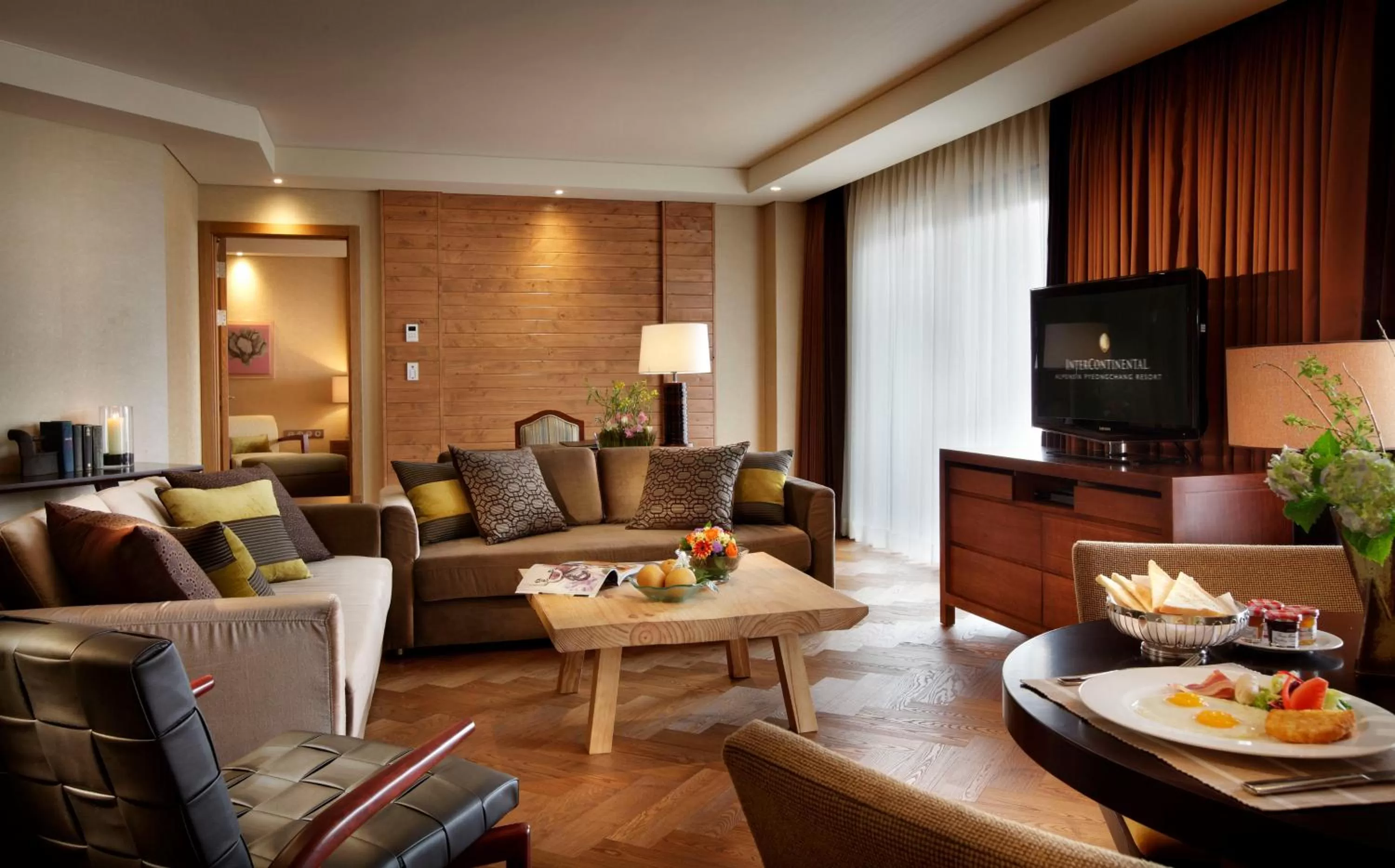Living room in Intercontinental Alpensia Pyeongchang Resort by IHG