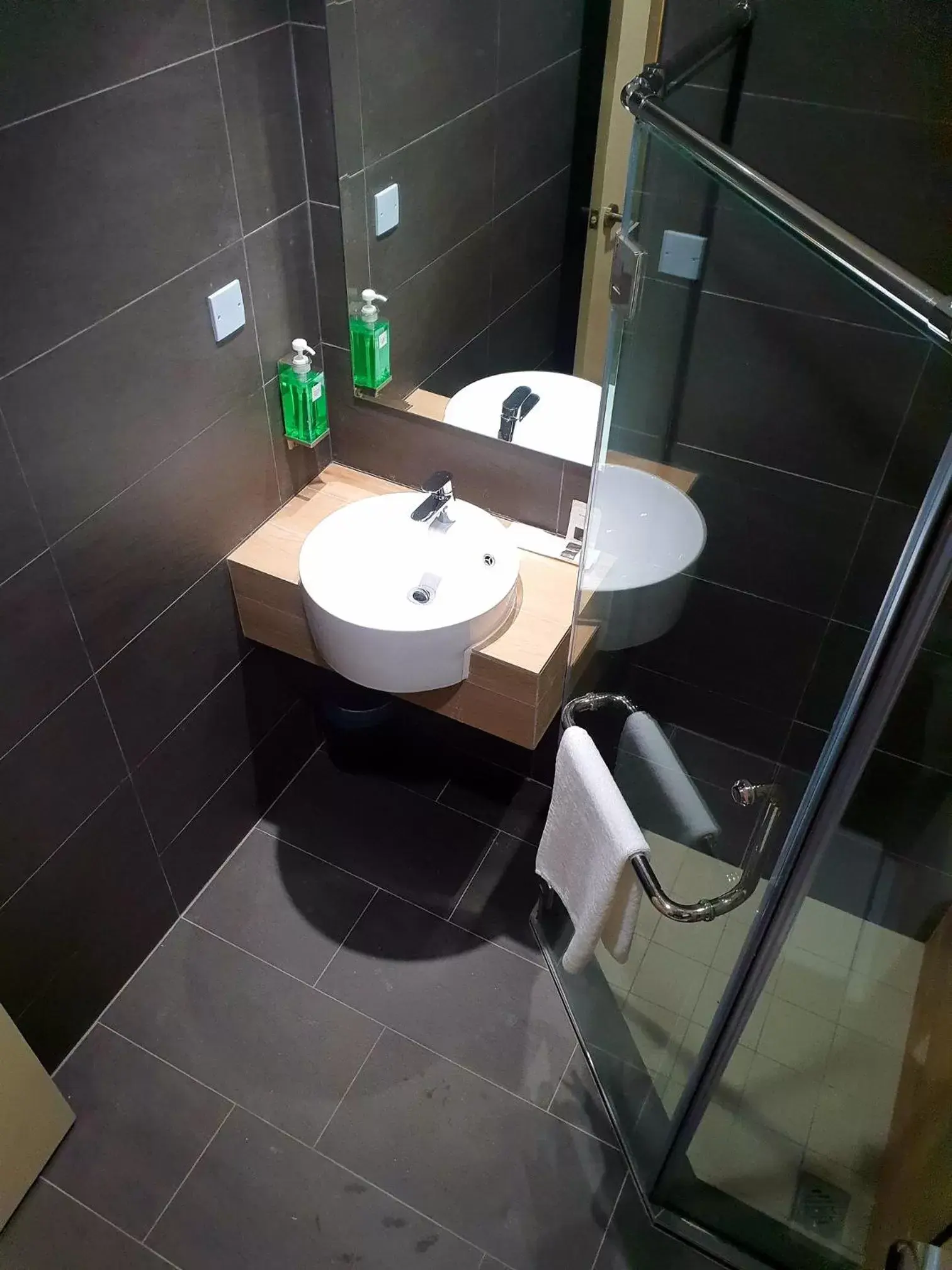 Bathroom in Qlio Hotel