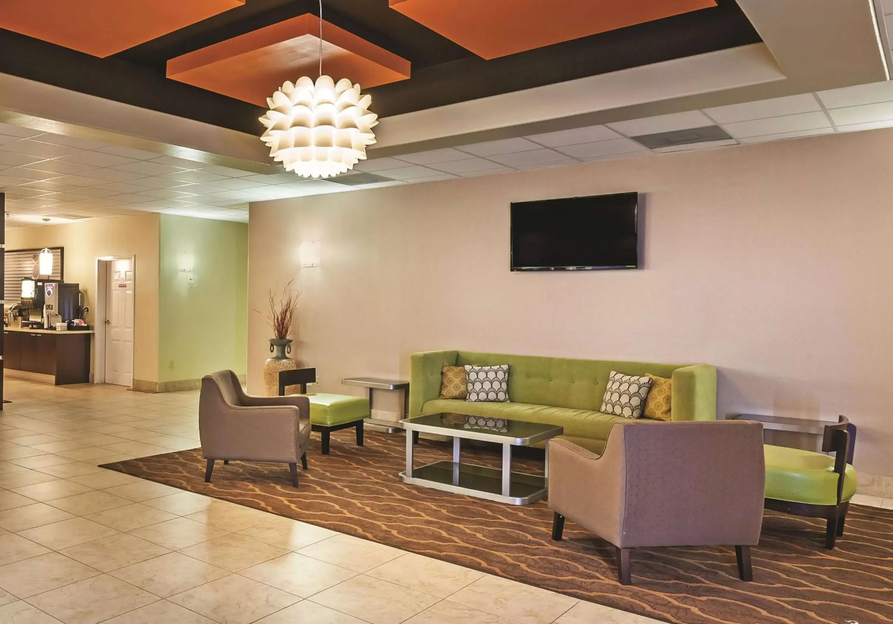 Lobby or reception, Seating Area in La Quinta by Wyndham Angleton