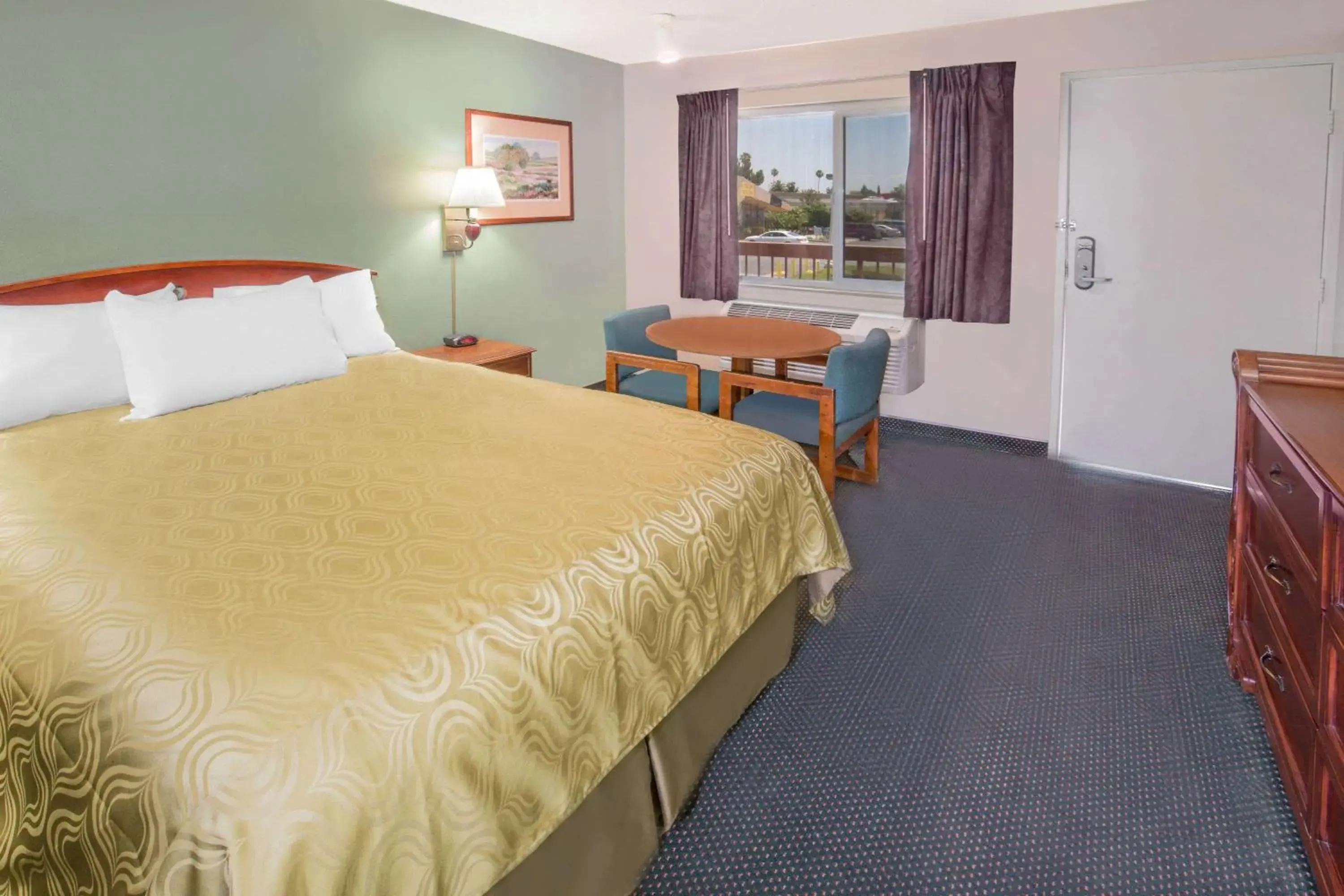Photo of the whole room, Bed in Days Inn by Wyndham Ontario Airport