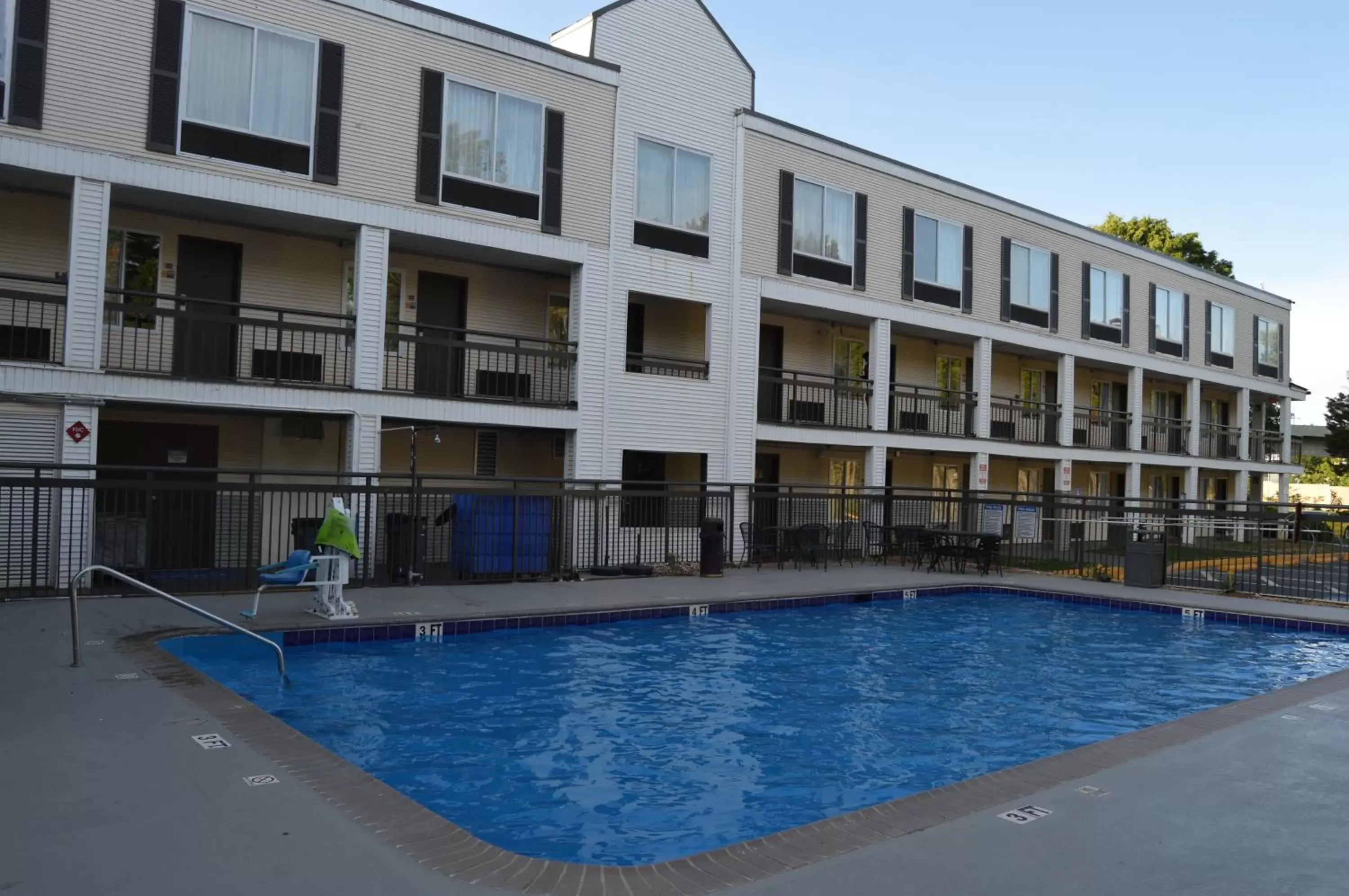 Swimming pool, Property Building in Days Inn by Wyndham Marietta-Atlanta-Delk Road