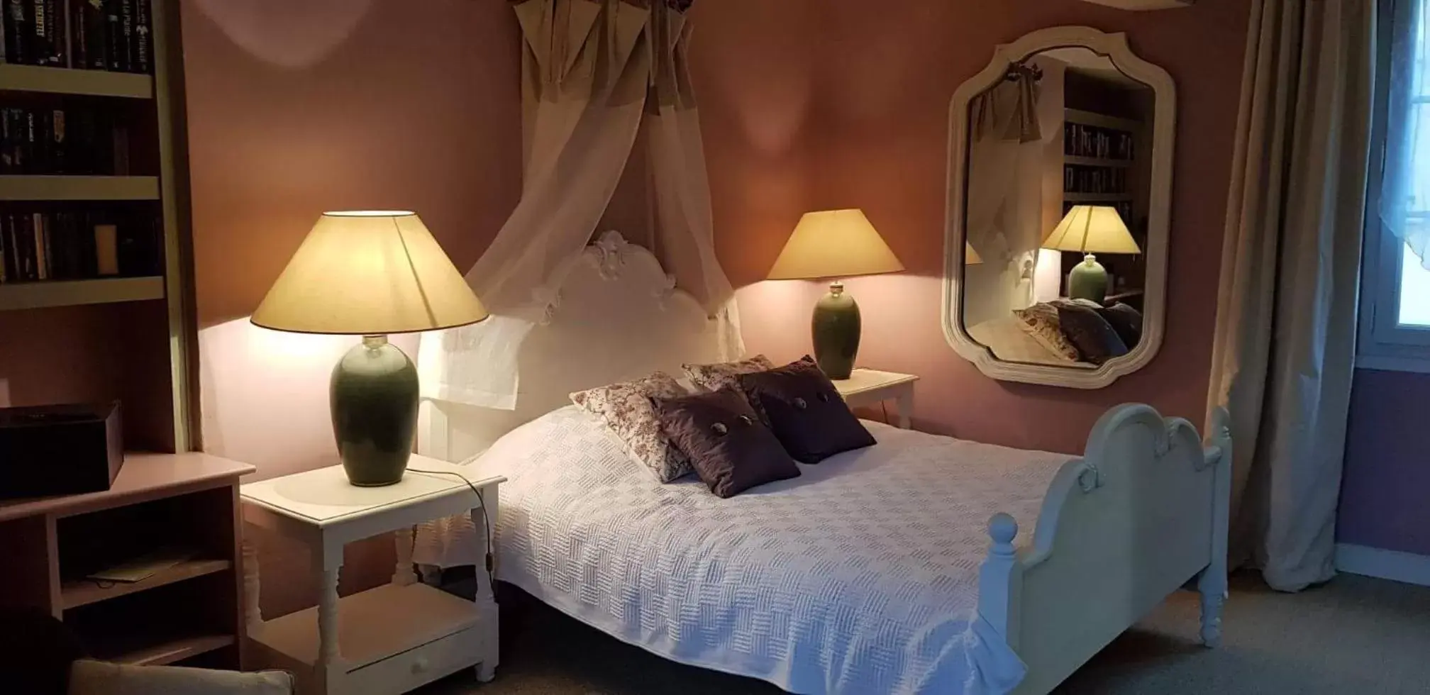 Bedroom, Bed in Le Belvédère - Chambres d'hôtes de charme et Restaurant