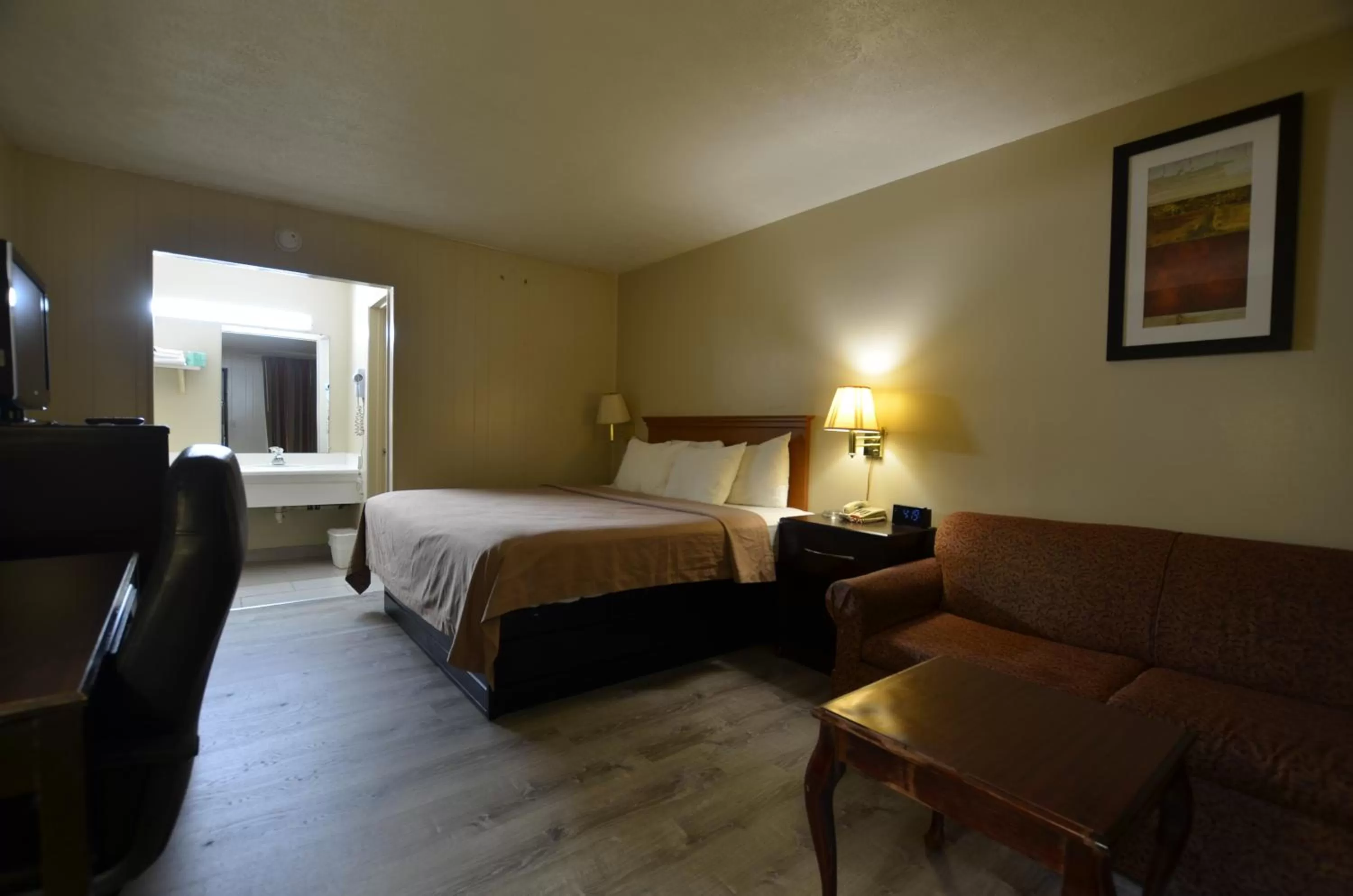 Bed in Travelowes Motel - Maggie Valley