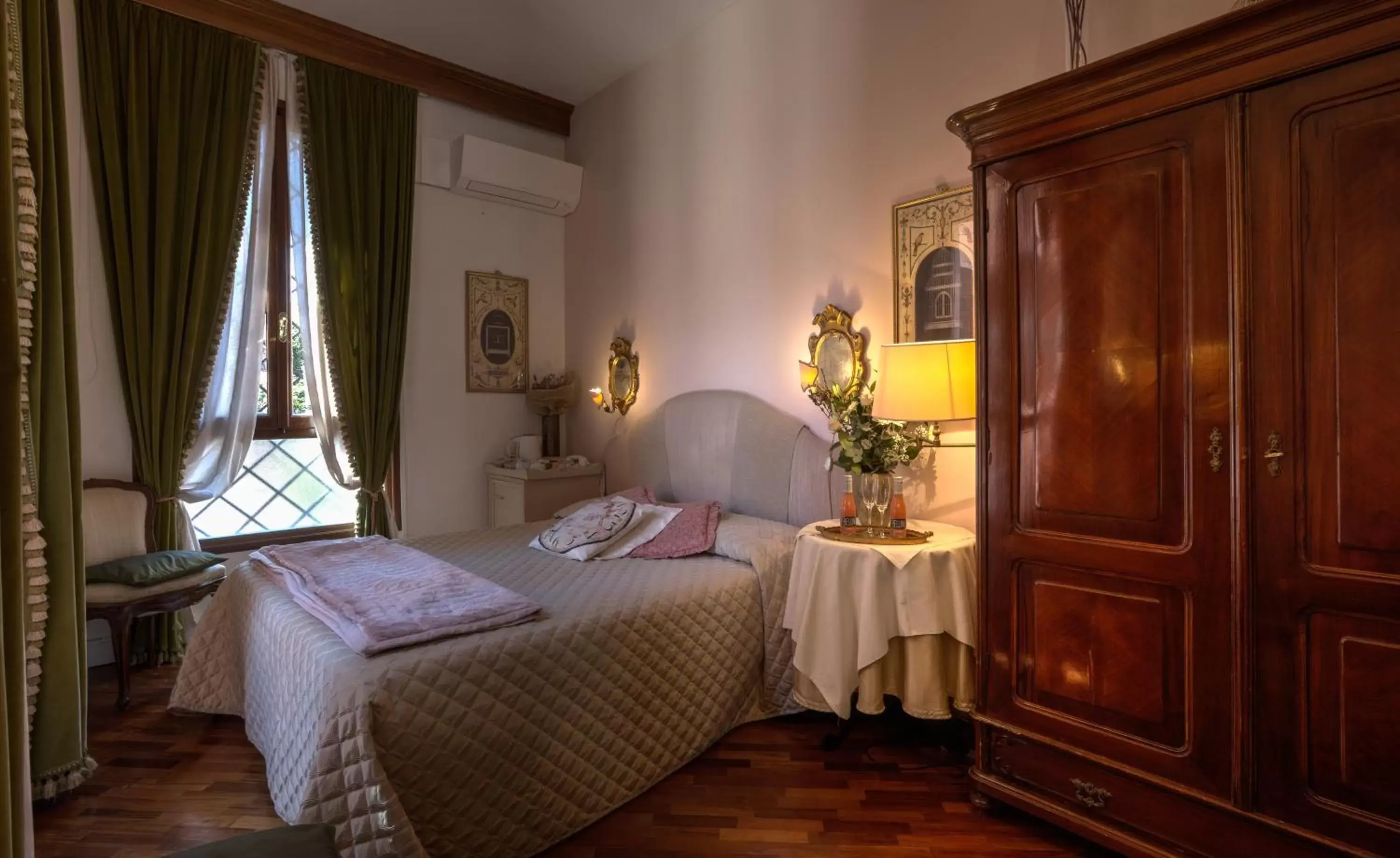 Photo of the whole room, Bed in Ca' della Corte