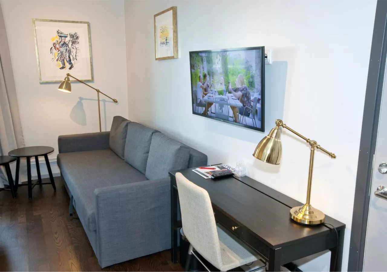 Seating area in Rasta Grums