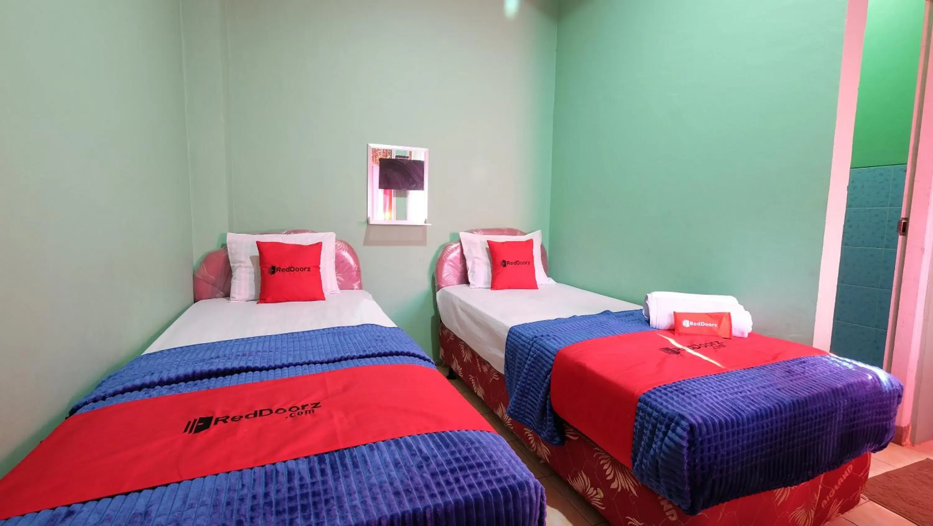 Bed in RedDoorz near Mangrove Forest Kupang Bed in RedDoorz near Mangrove Forest Kupang