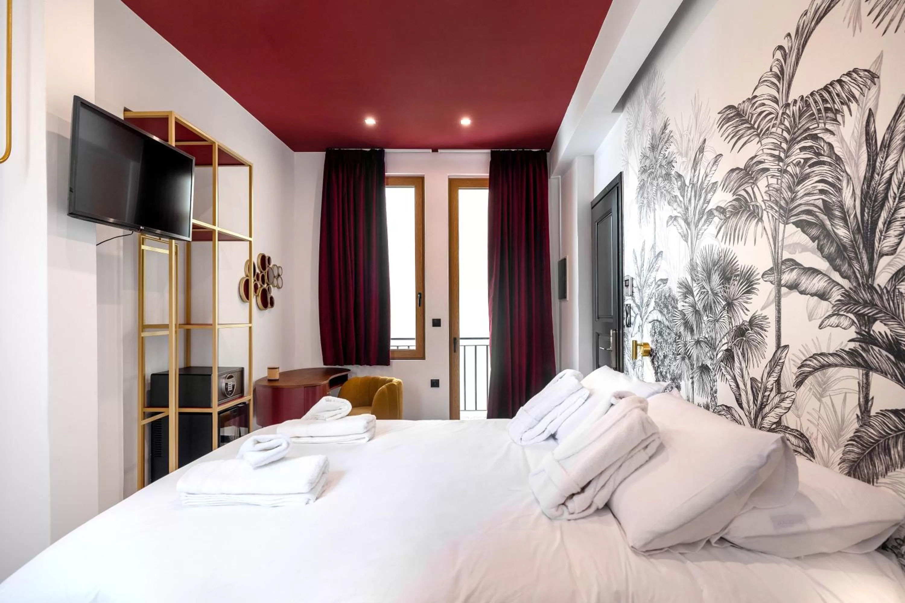 Bed in Athens Feeling