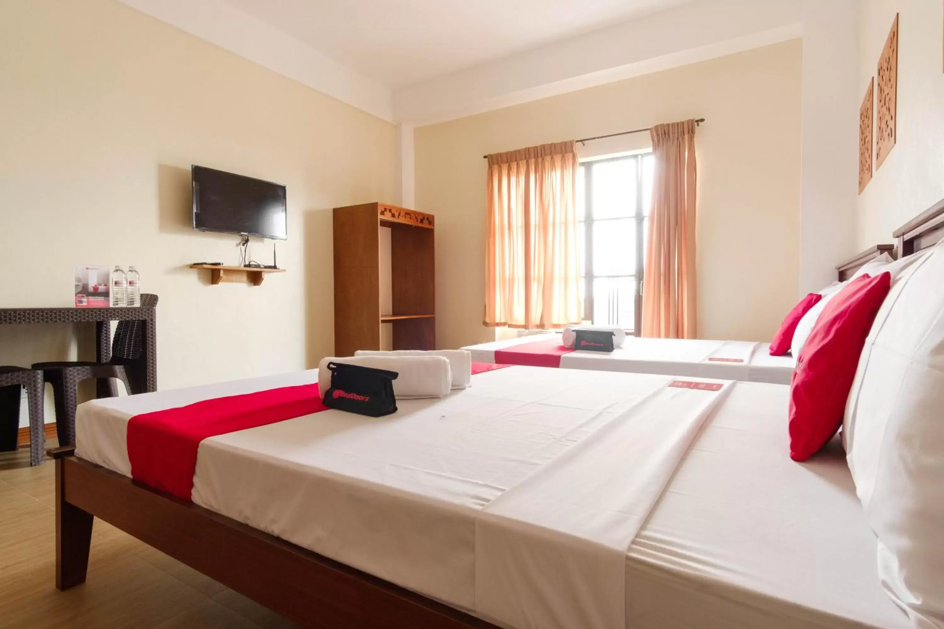 Photo of the whole room, Bed in RedDoorz Plus near Johnson and Johnson Paranaque Photo of the whole room, Bed in RedDoorz Plus near Johnson and Johnson Paranaque