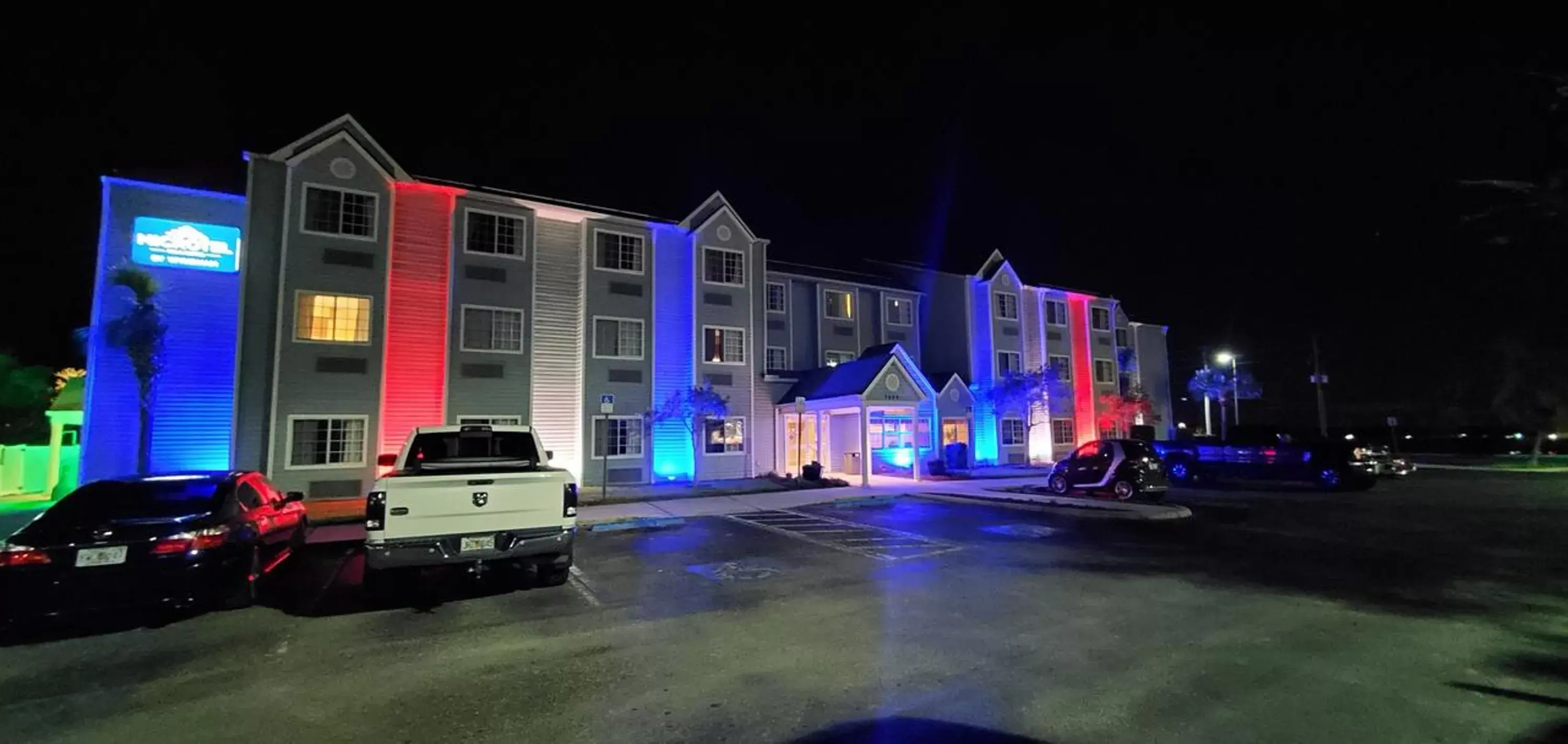 Night, Property Building in Microtel Inn and Suites - Zephyrhills