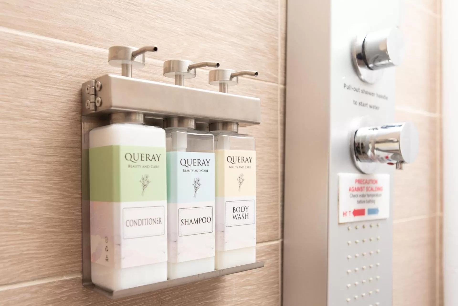 Bathroom in Thomas Albert Hotel