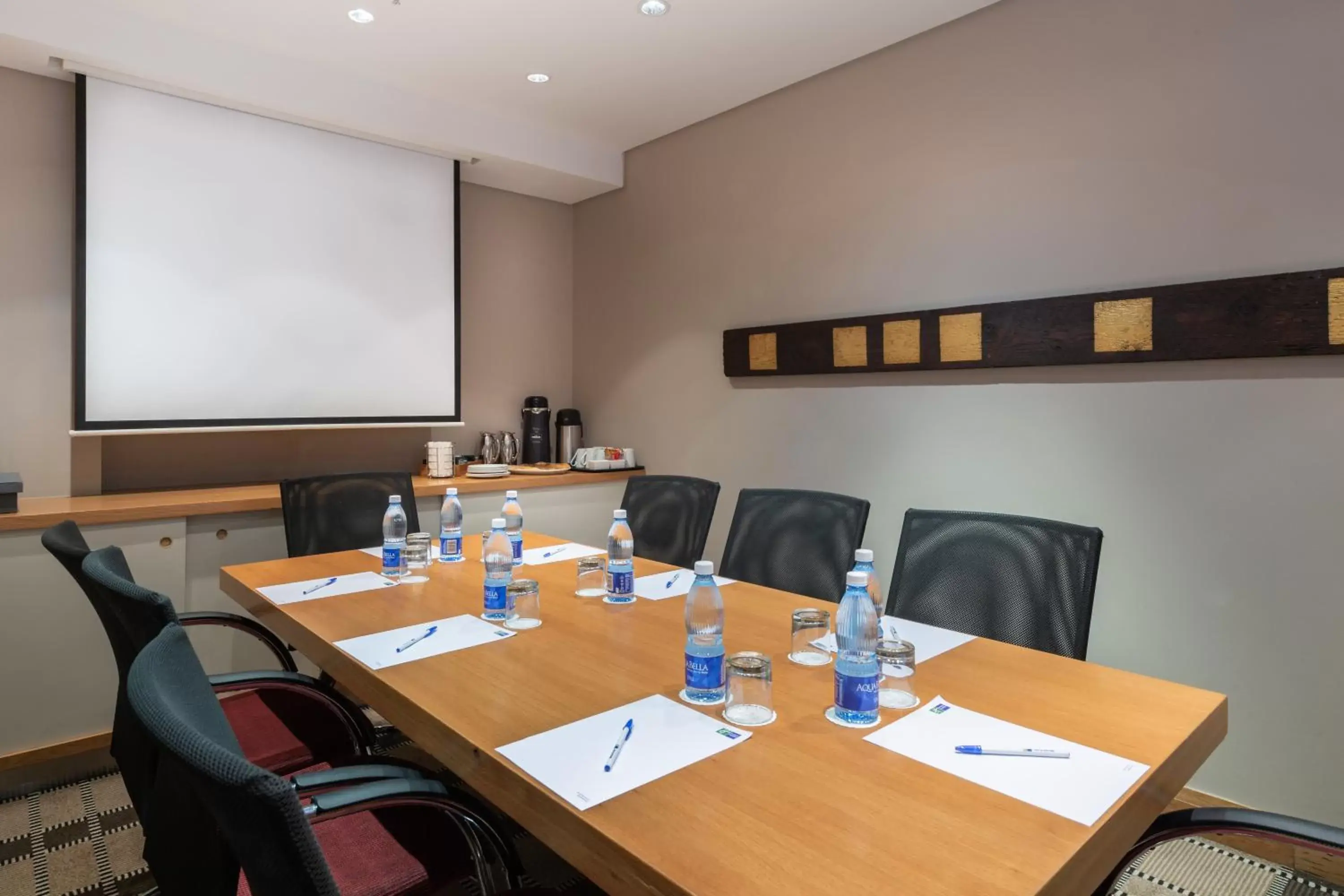 Meeting/conference room in Holiday Inn Express Cape Town City Centre, an IHG Hotel