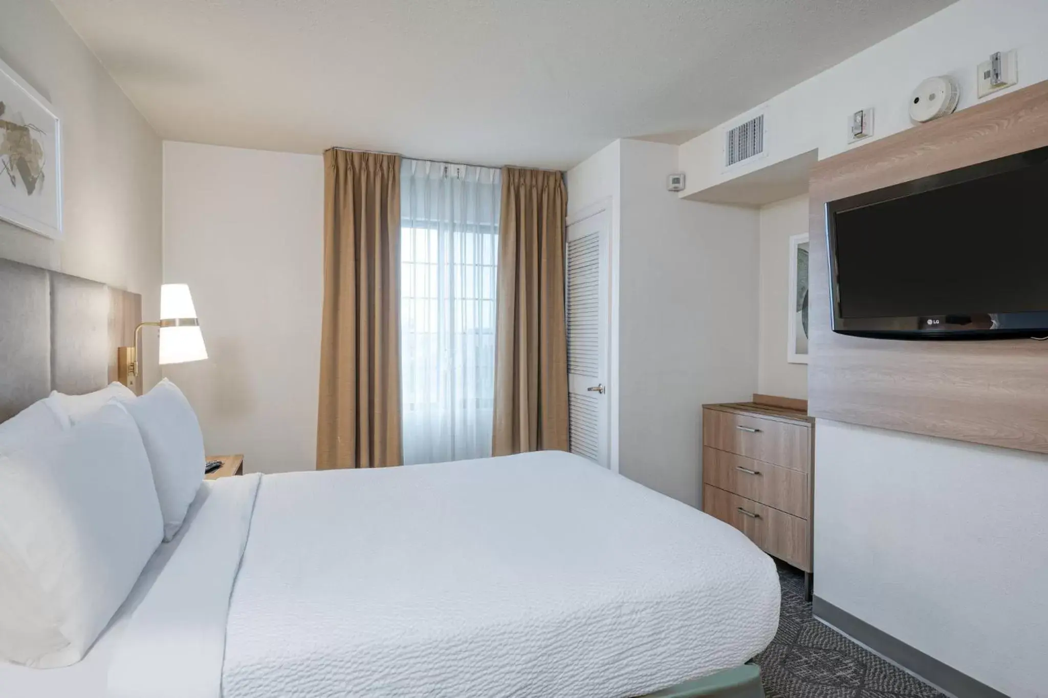 Photo of the whole room, Bed in Staybridge Suites Allentown Airport Lehigh Valley, an IHG Hotel