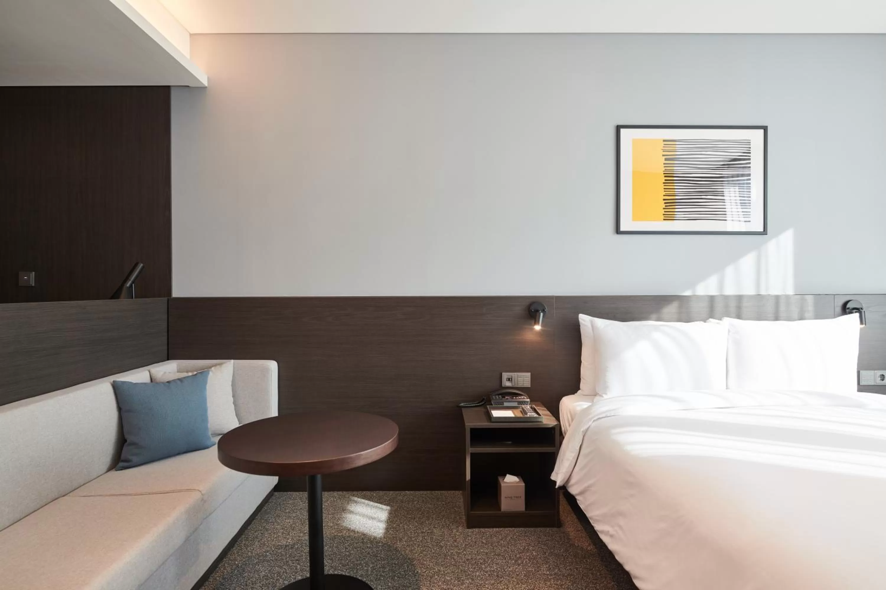 Photo of the whole room, Bed in Nine Tree by Parnas Seoul Pangyo