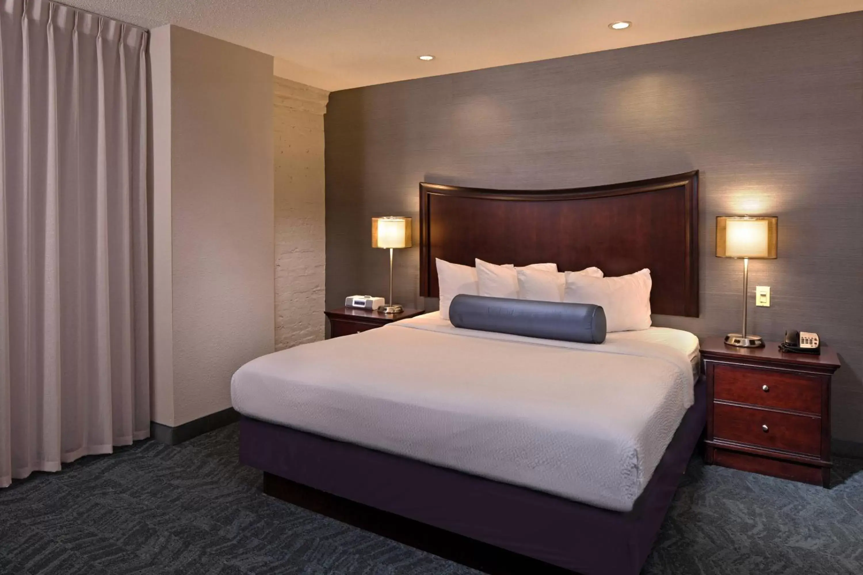 Bedroom, Bed in SpringHill Suites by Marriott Baltimore Downtown/Inner Harbor