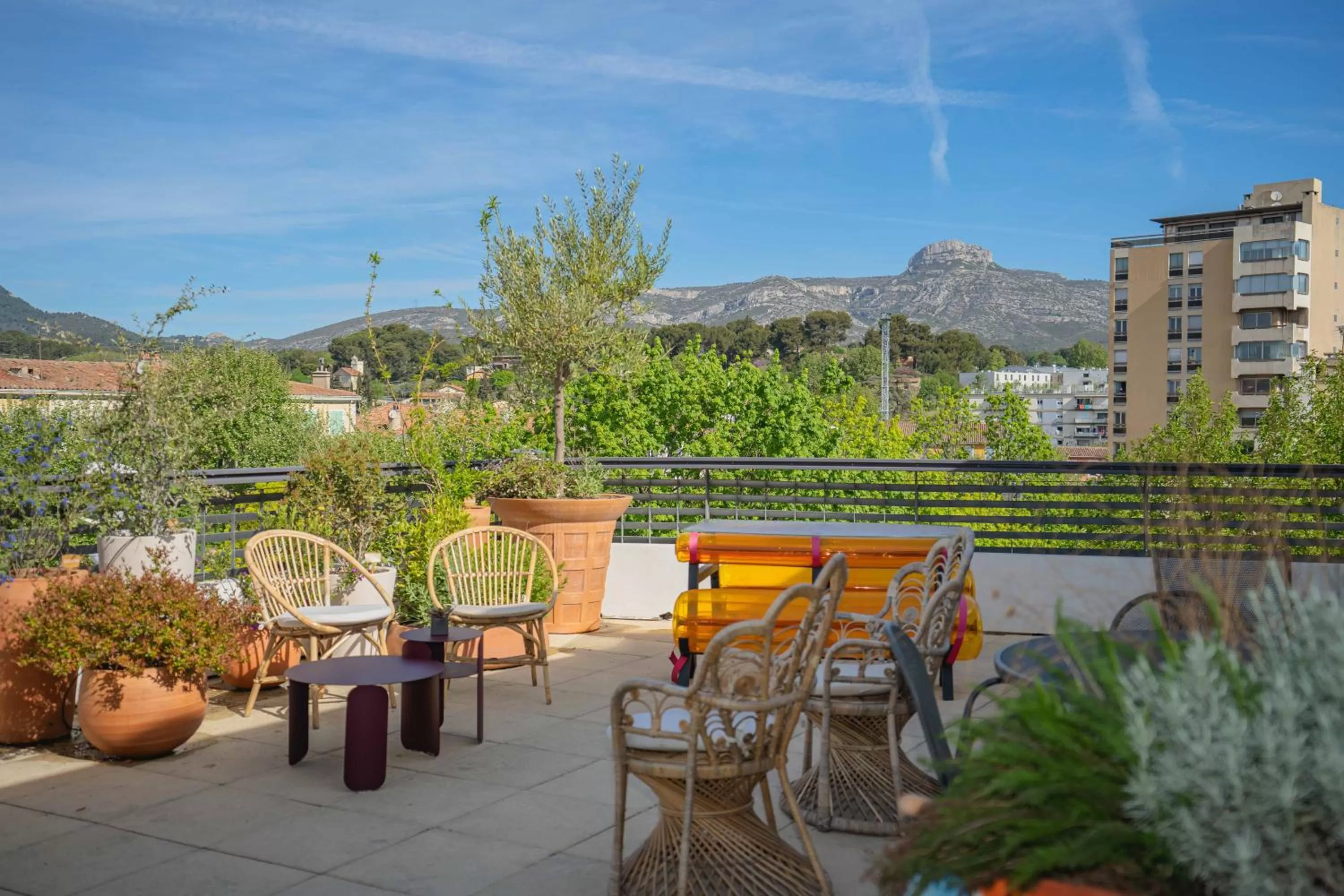 Patio in Best Western Linko Aubagne