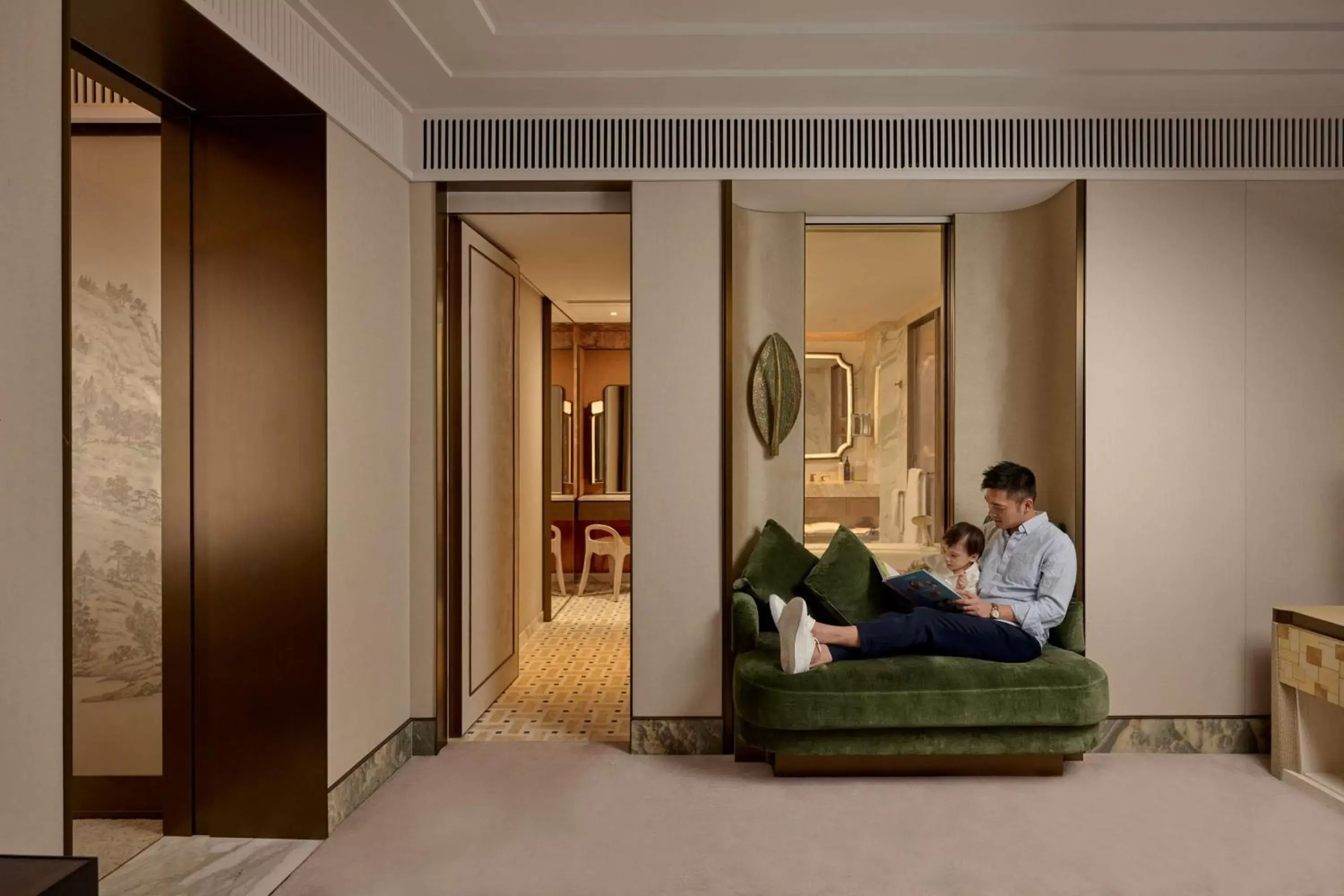 Photo of the whole room in Island Shangri-La, Hong Kong