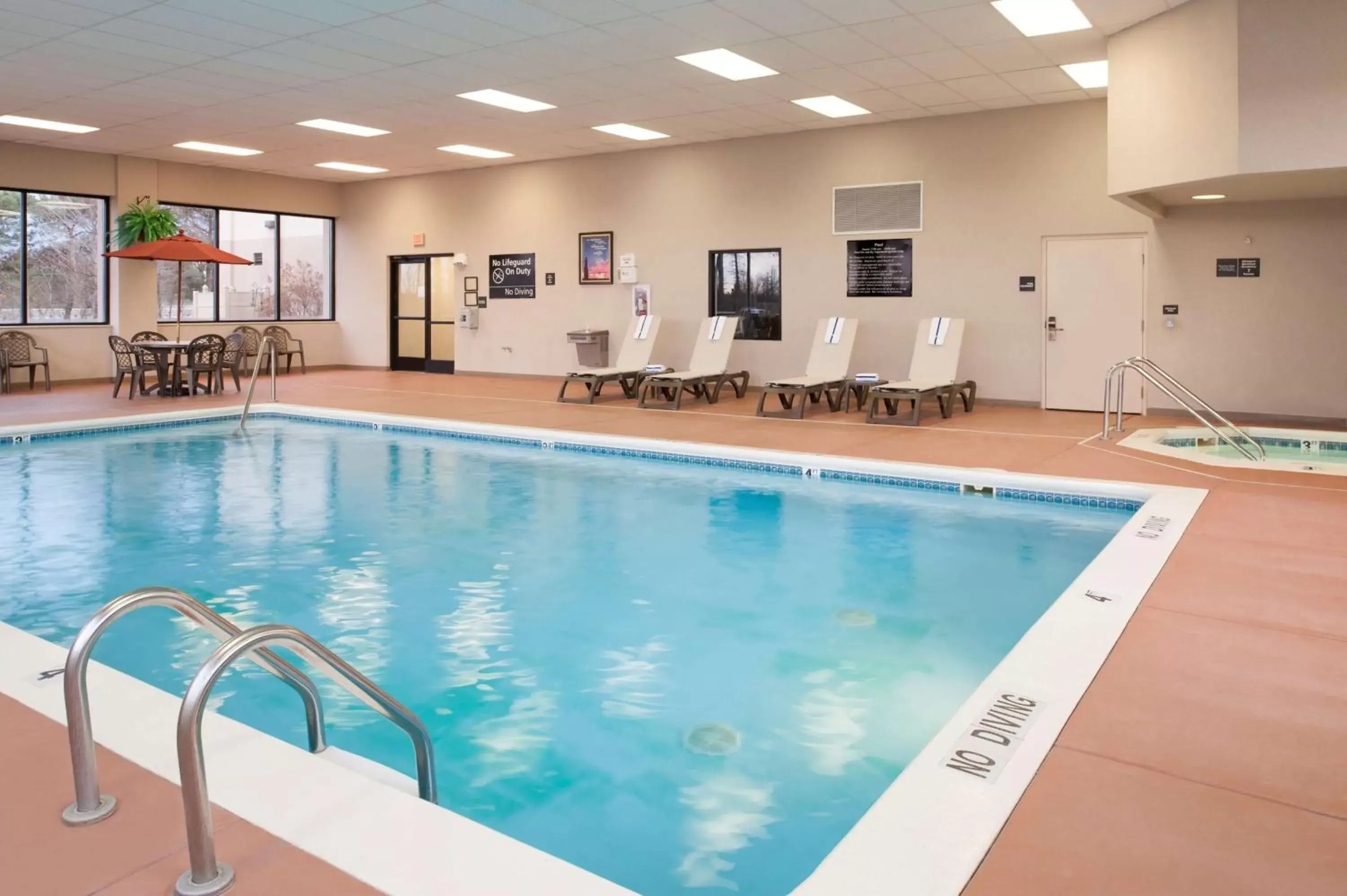 Pool view, Swimming Pool in Hampton Inn Muskegon