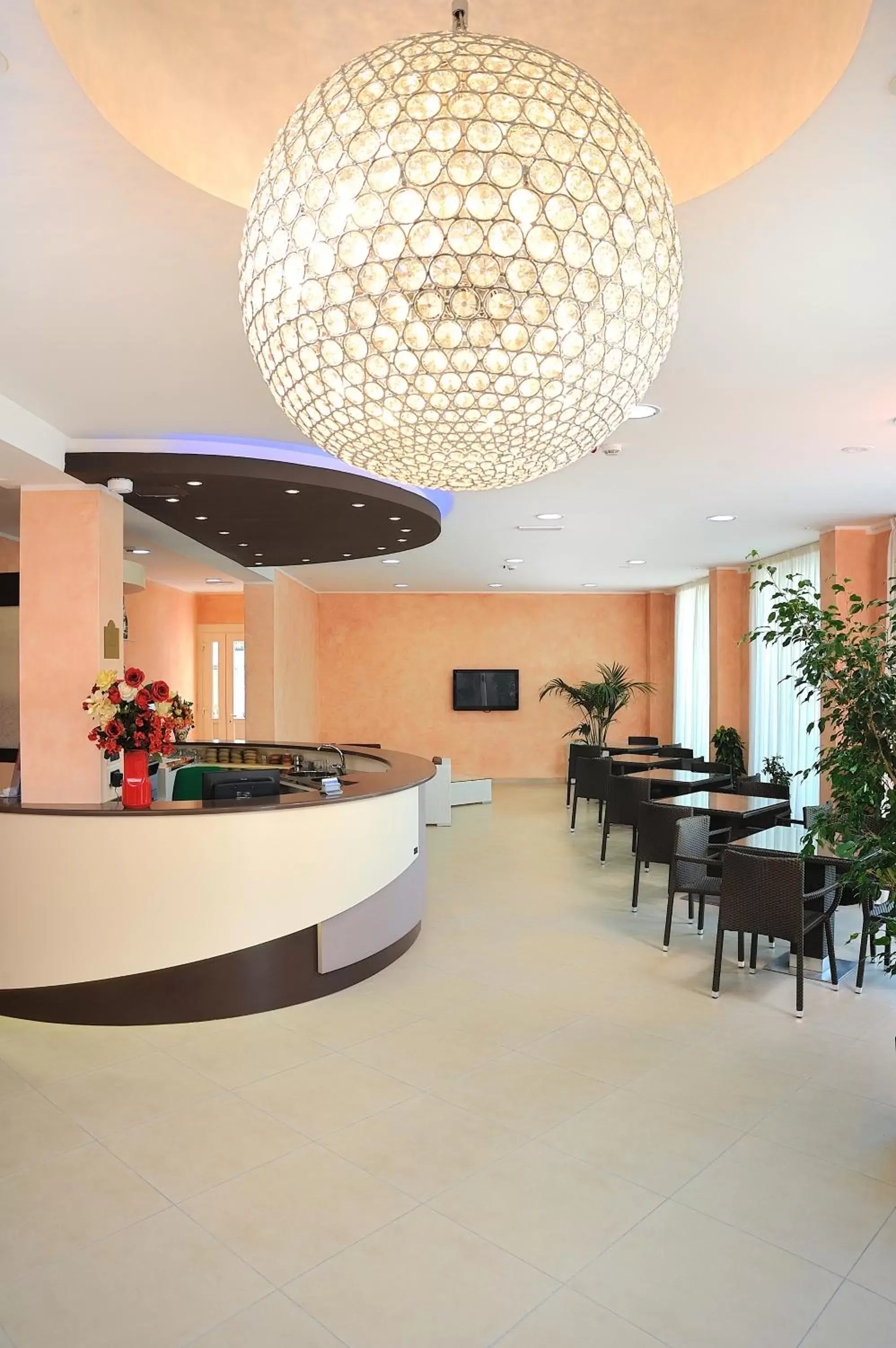 Lobby or reception, Restaurant/Places to Eat in Hotel Favorita