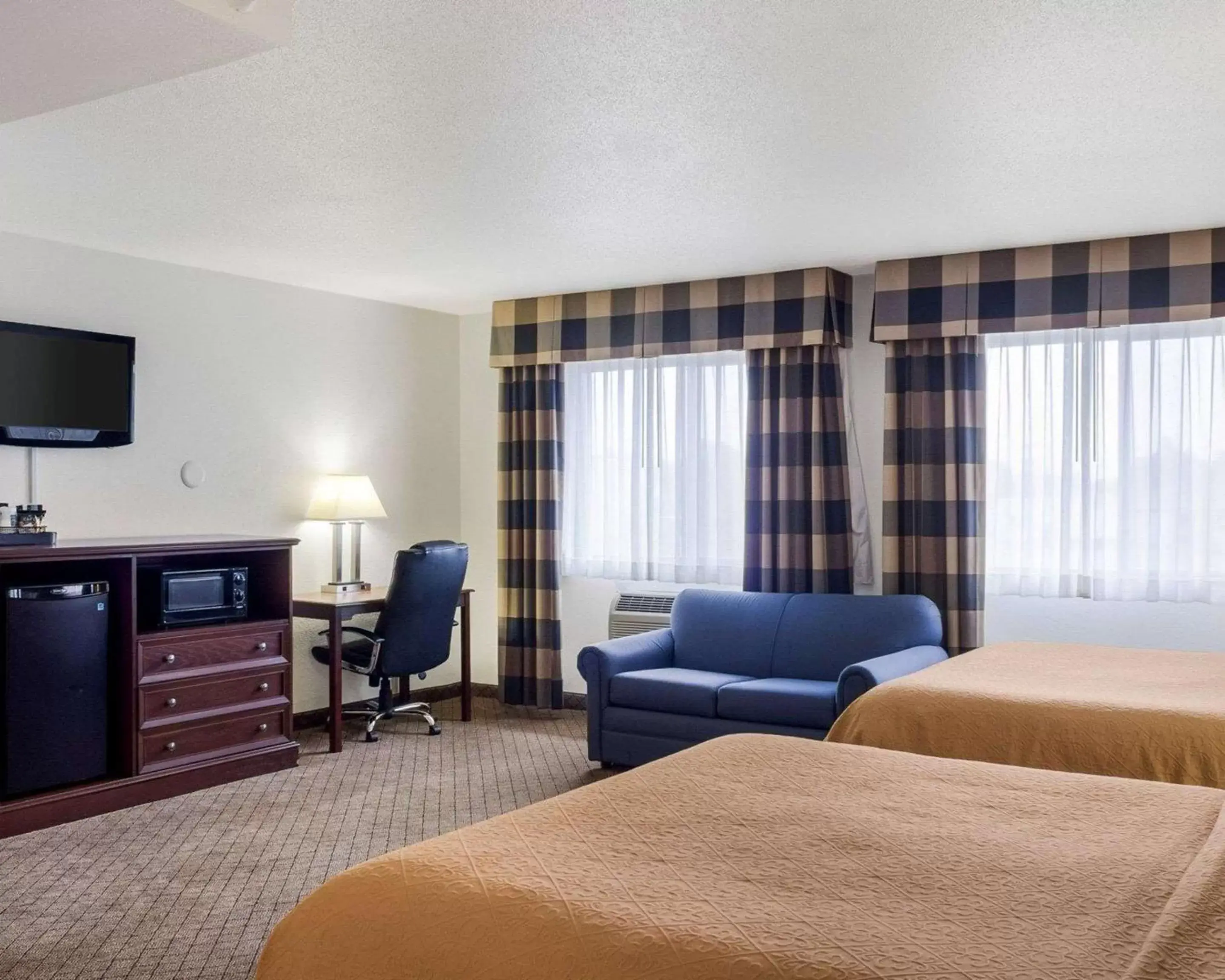 Photo of the whole room, Bed in Quality Inn Oacoma