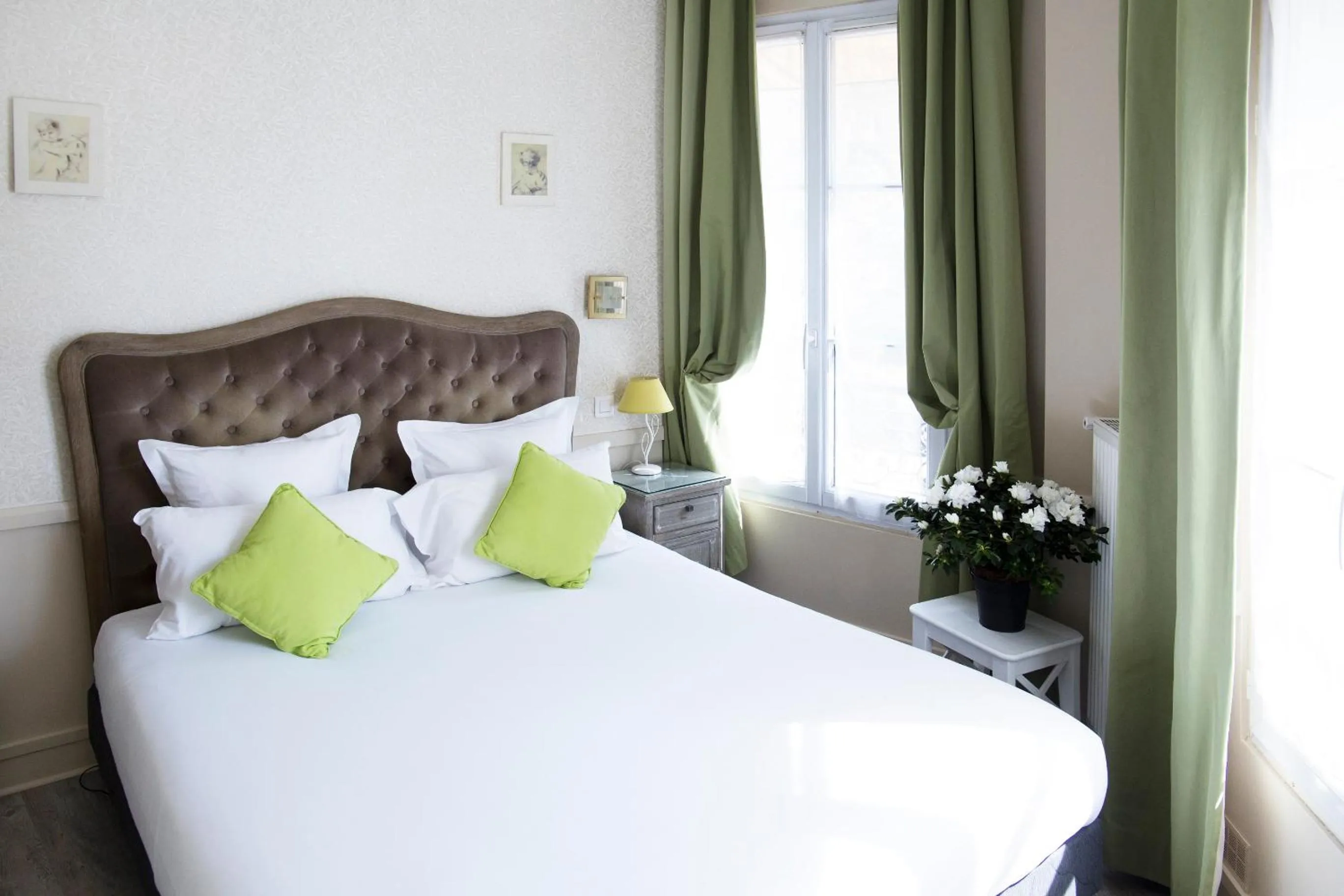 Bedroom, Bed in Hôtel de la Motte Picquet