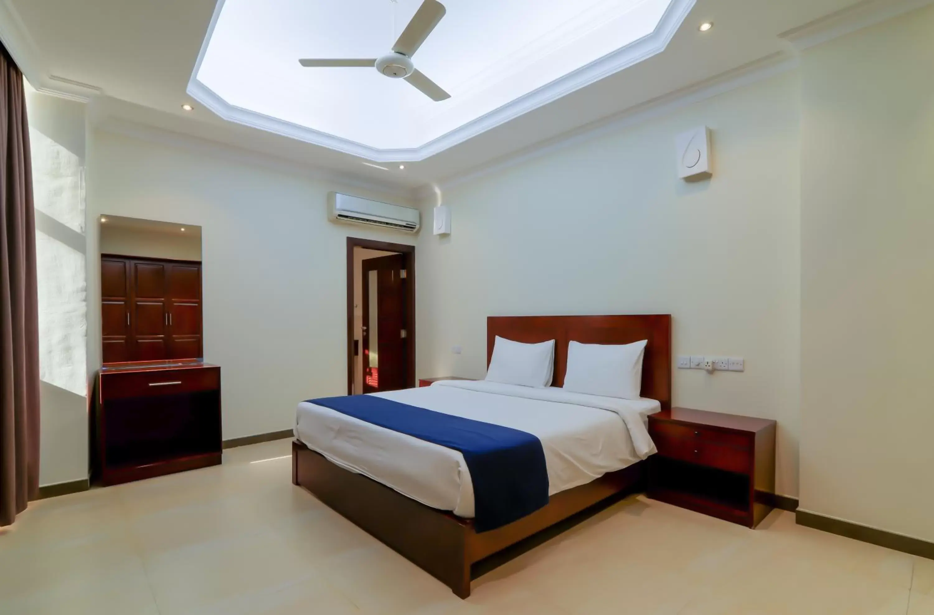 Bedroom, Bed in Tanzanite Executive Suites