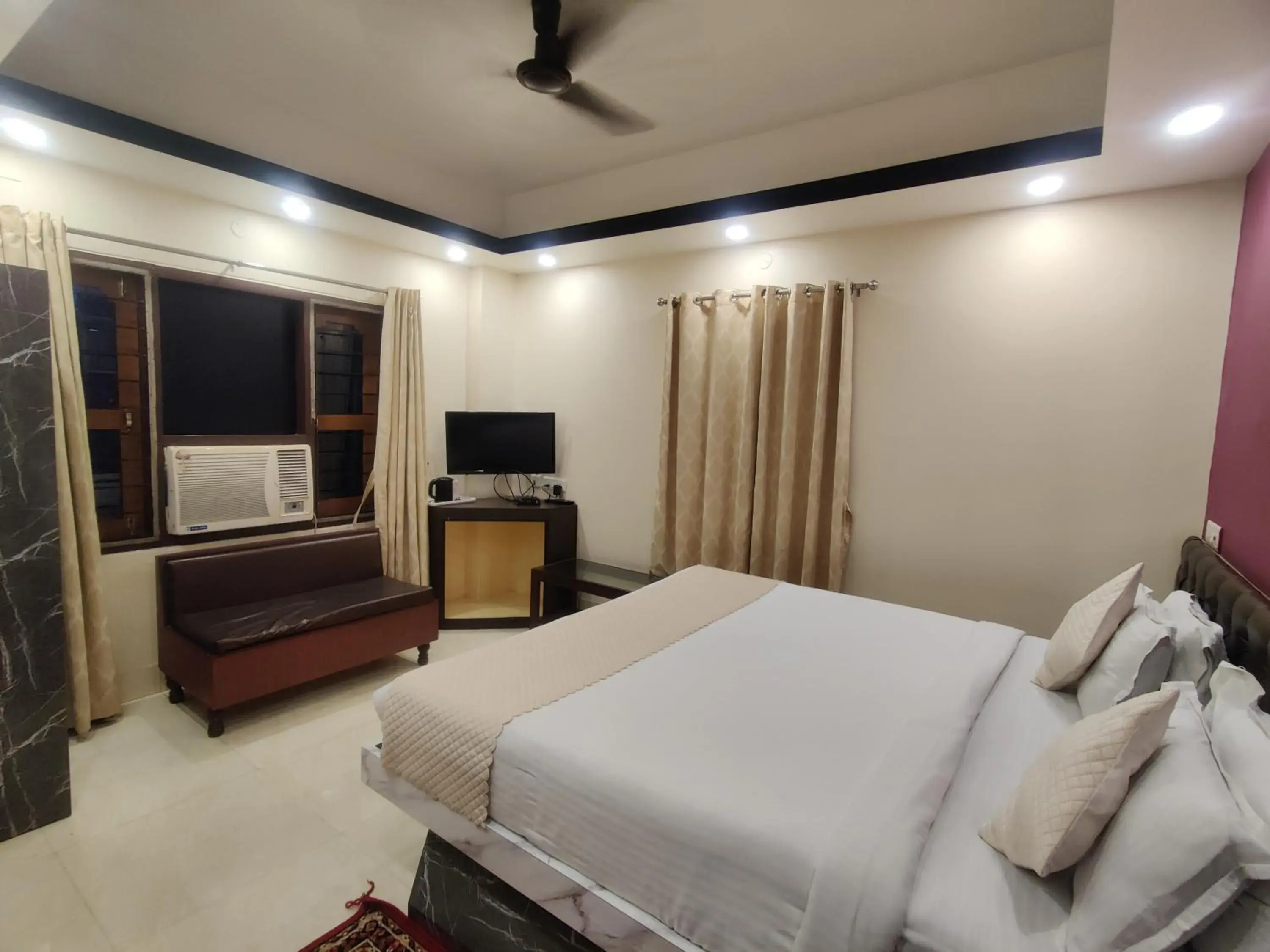 Bed in Hotel Swastik Regency