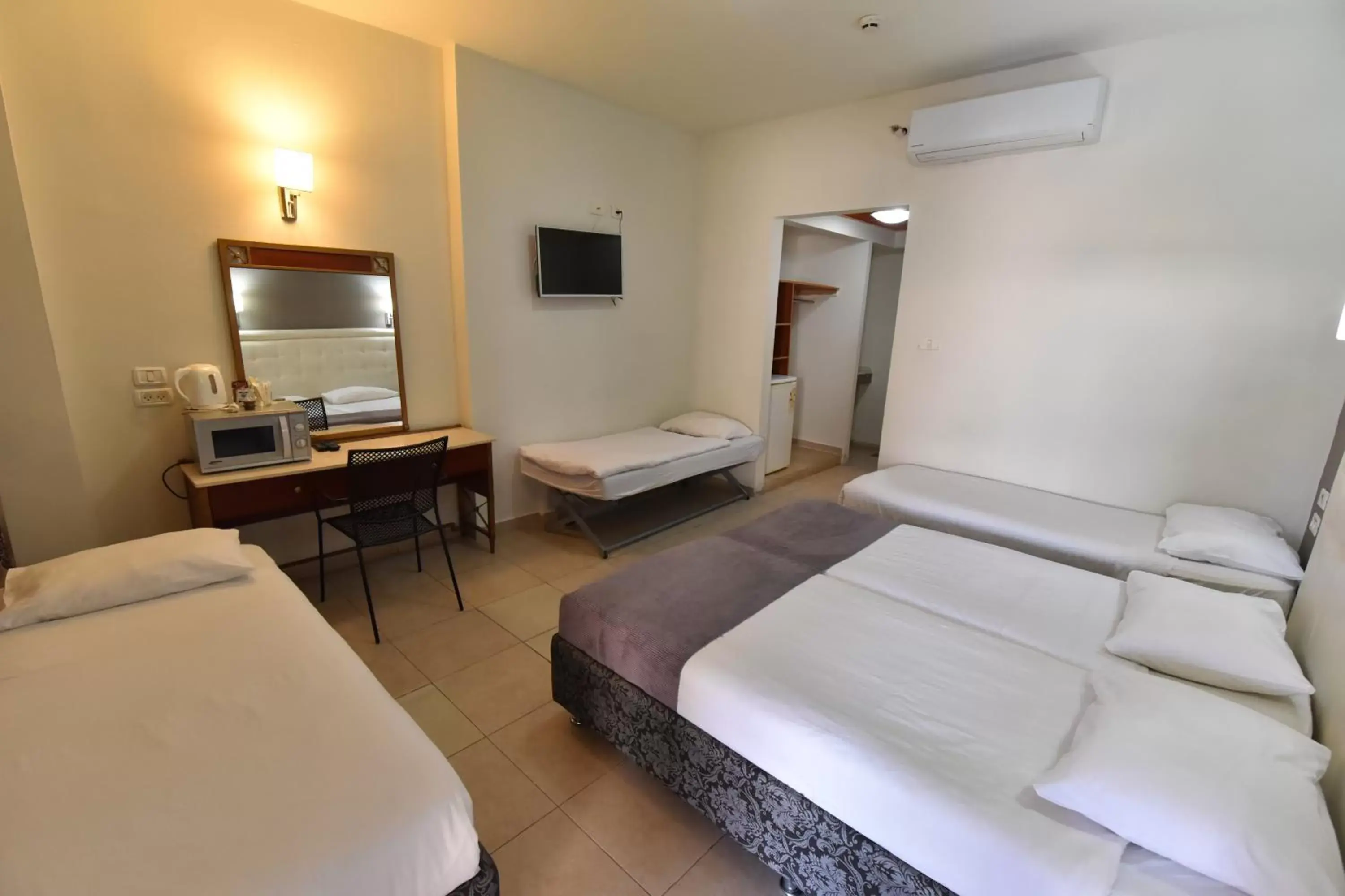 Family Room (5 Adults) in Red Sea Hotel Family Room (5 Adults) in Red Sea Hotel