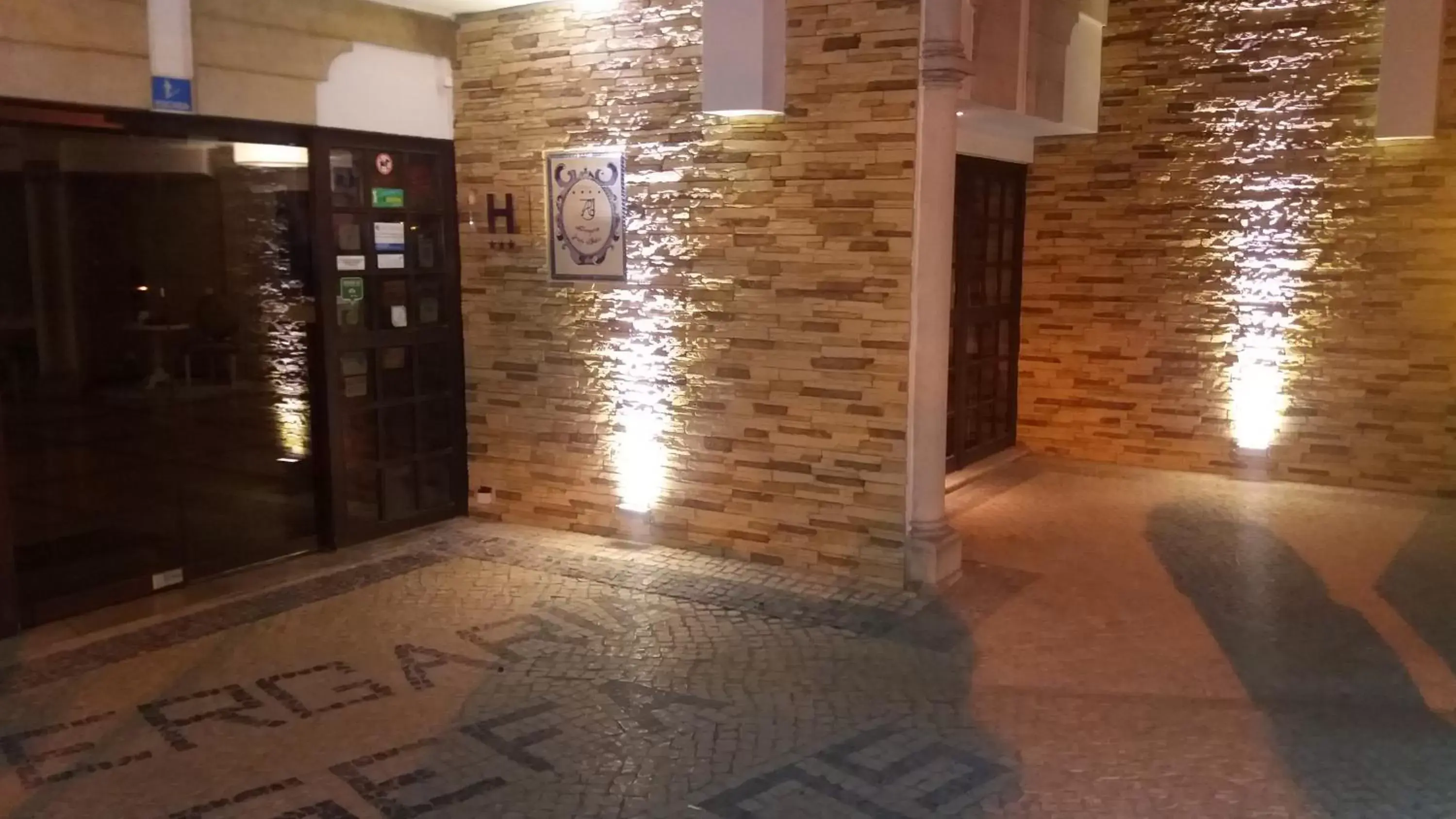 Facade/entrance in Josefa D`Obidos Hotel