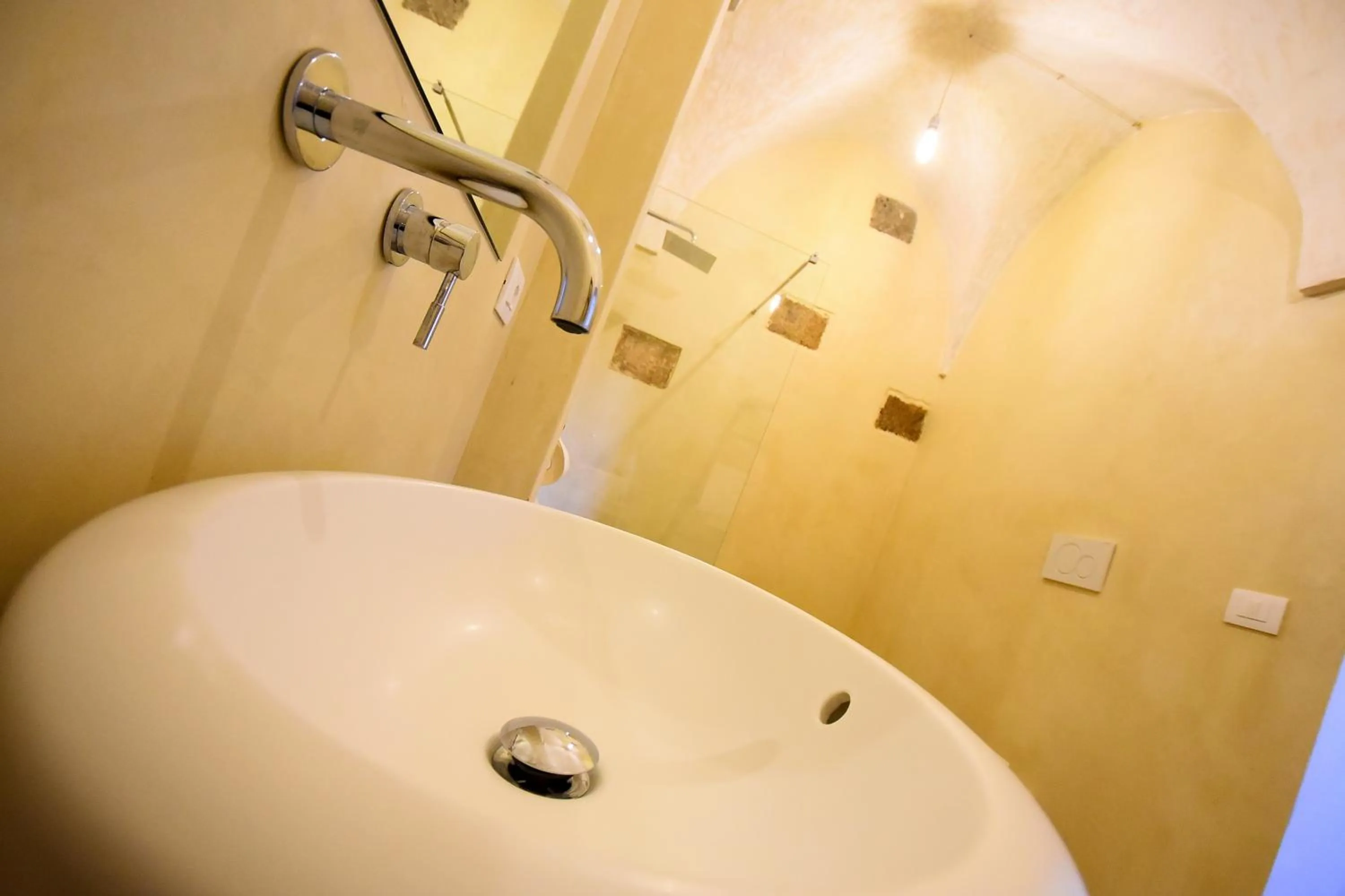 Bathroom in Palazzo Castriota