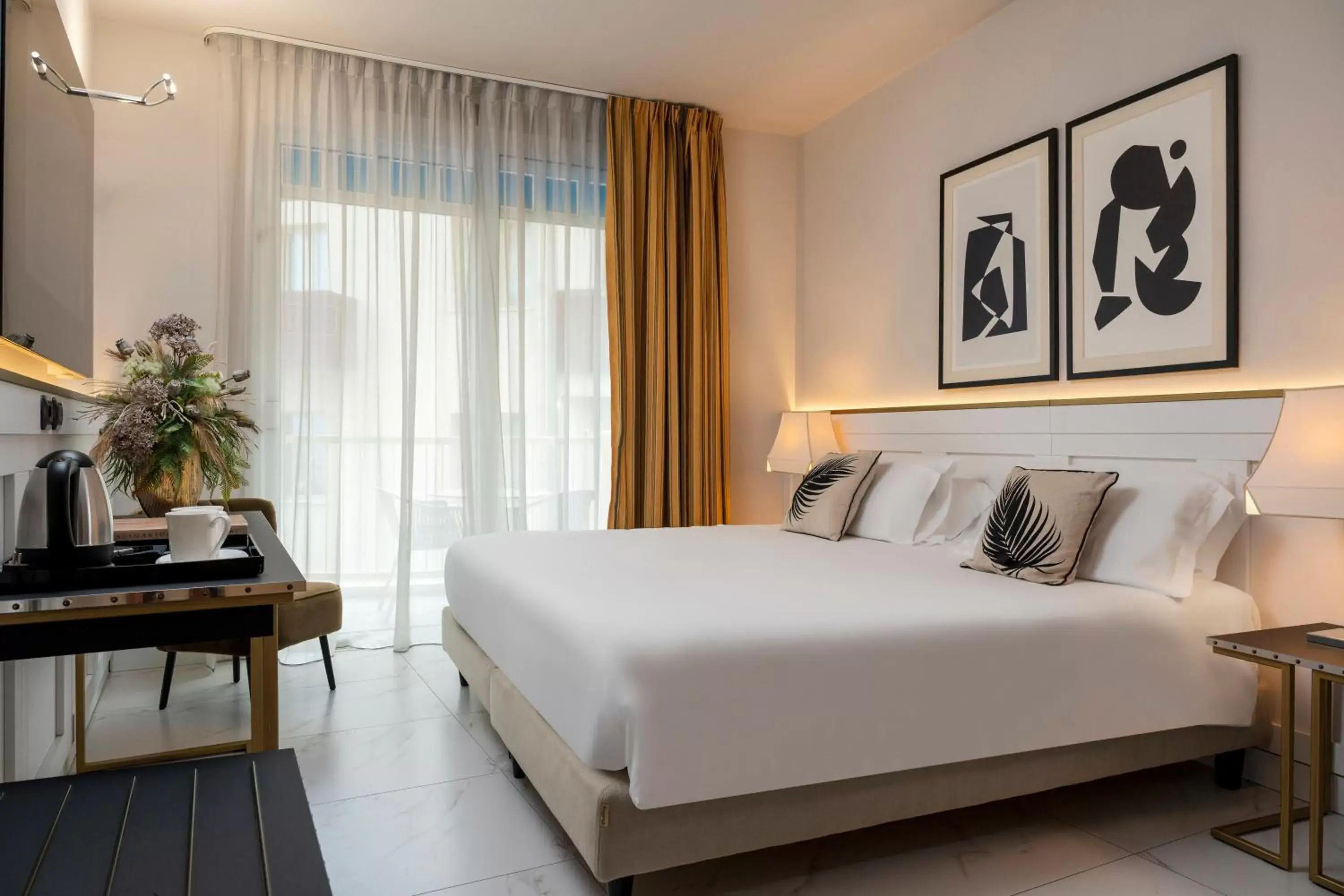 Bed in Savoia Hotel Rimini