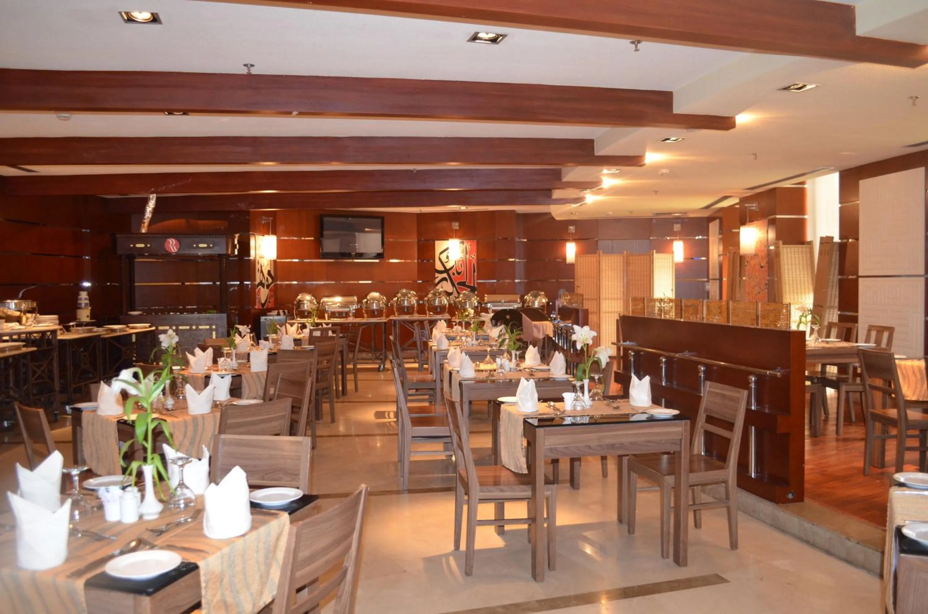Restaurant/places to eat in Eastyard Khobar Hotel - Formerly Ramada by Wyndham Khobar
