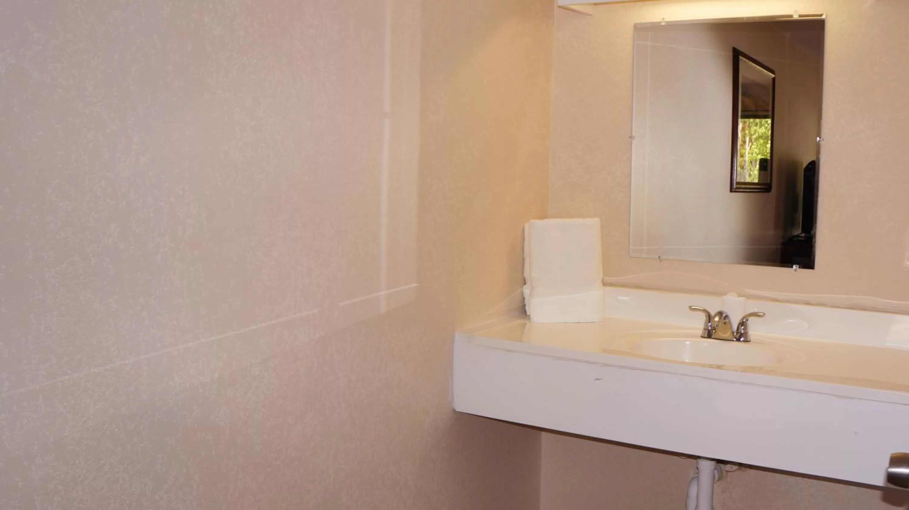 Bathroom in Classic Motor Lodge Providence - West Greenwich