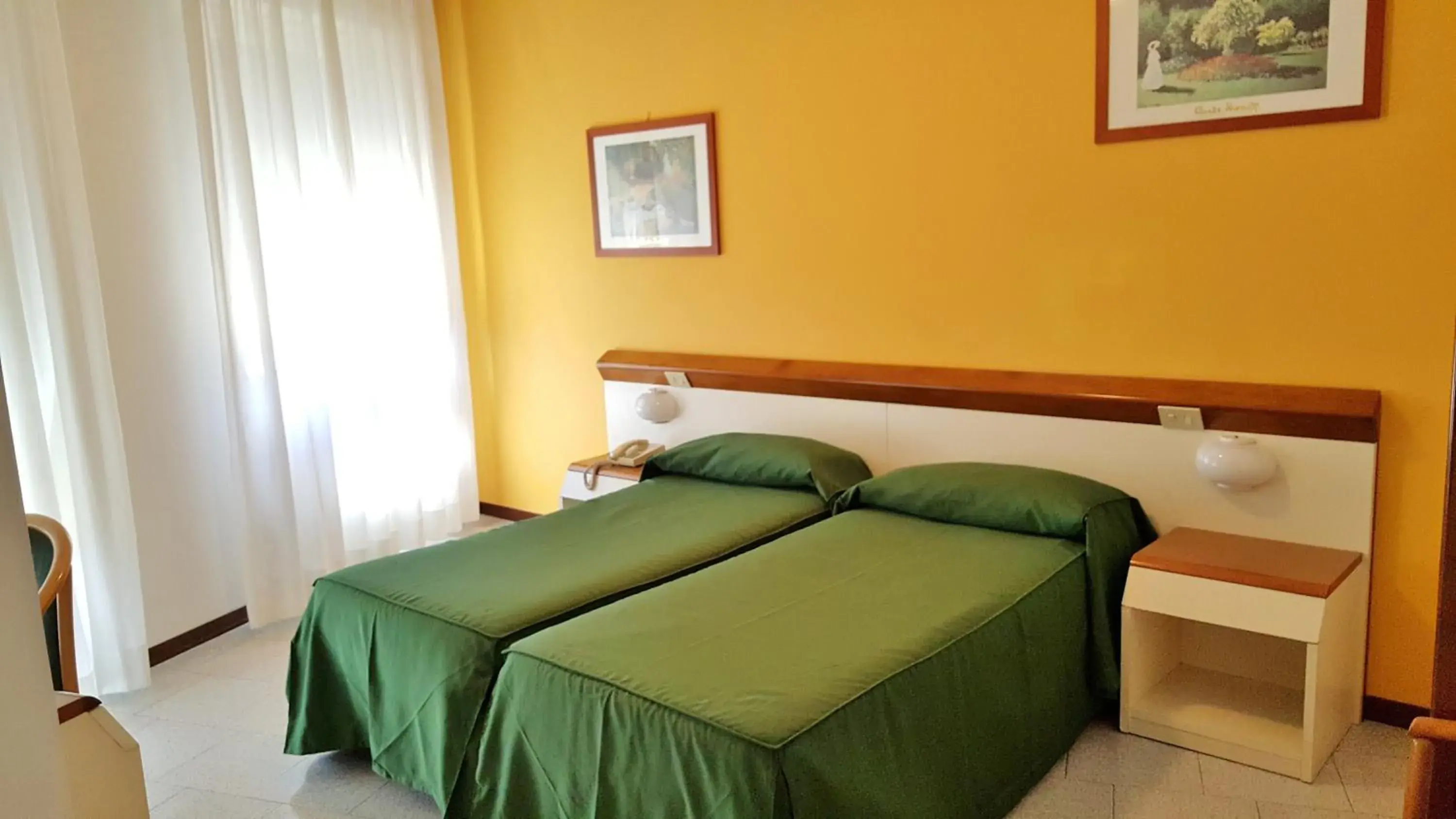 Bed in Hotel Italie et Suisse