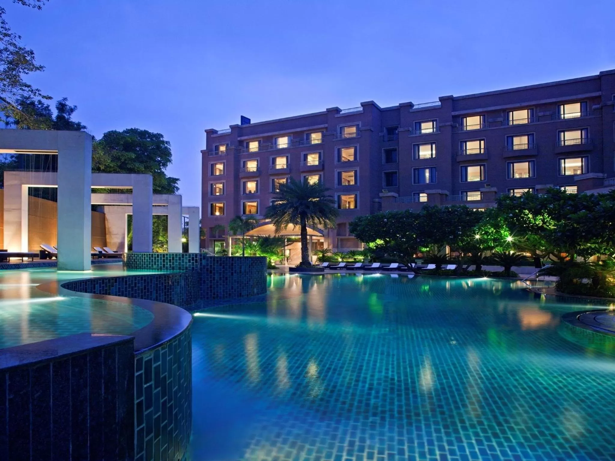 Swimming pool in Radisson Blu Plaza Delhi Airport