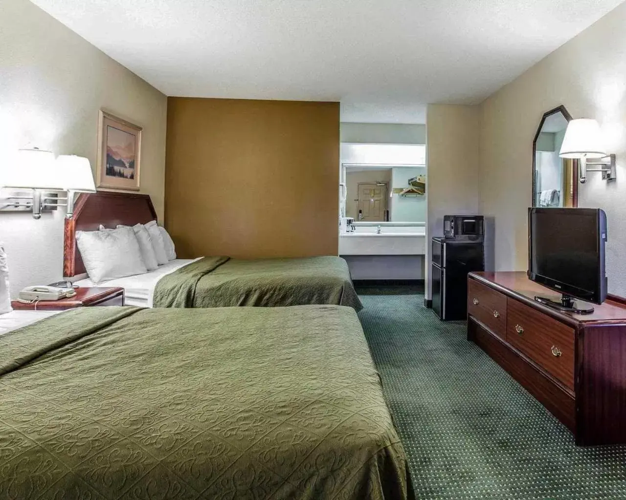 Queen Room with Two Queen Beds - Smoking in Quality Inn & Suites Stockbridge Atlanta South I-75