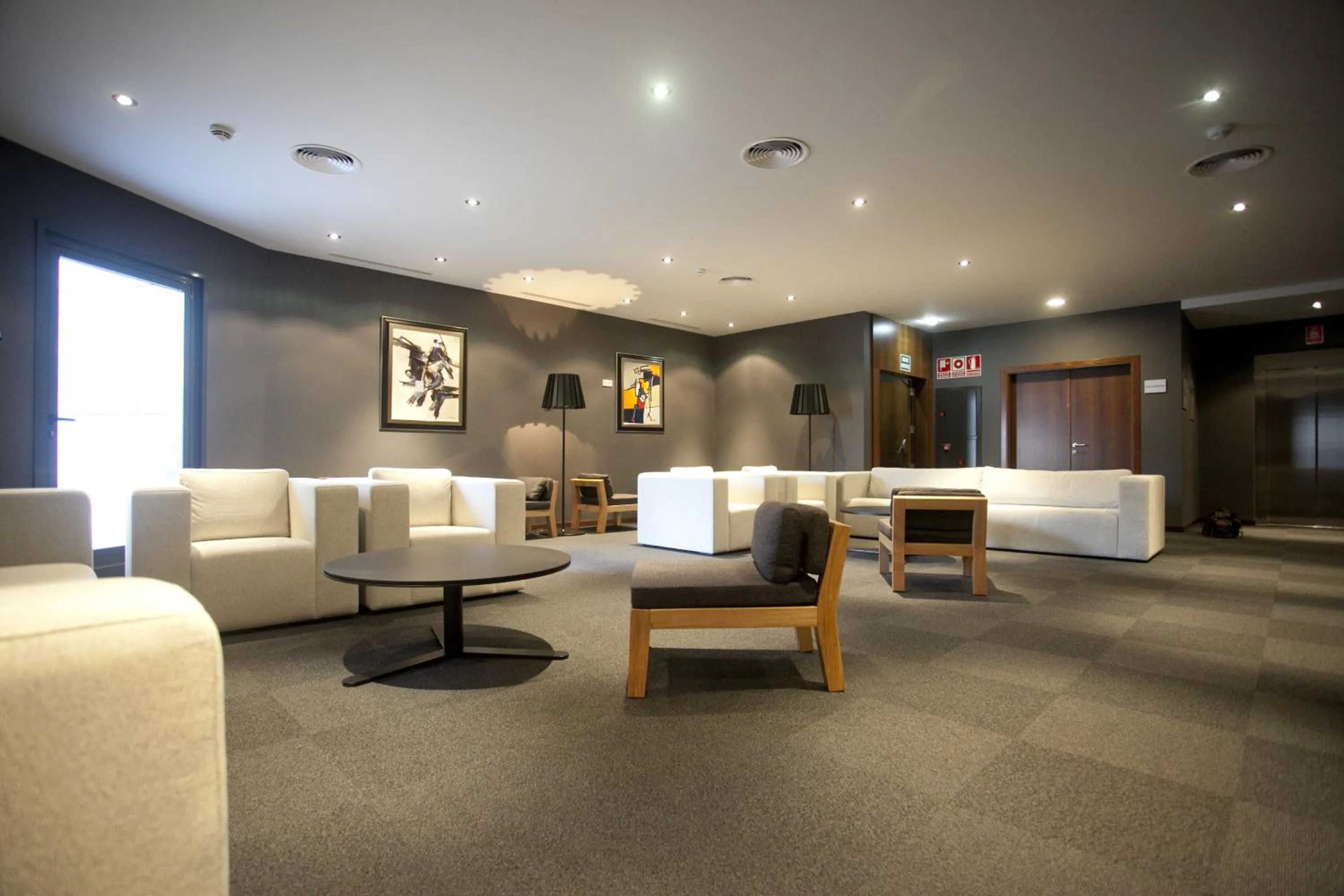 Lounge or bar in Hotel Carris Marineda