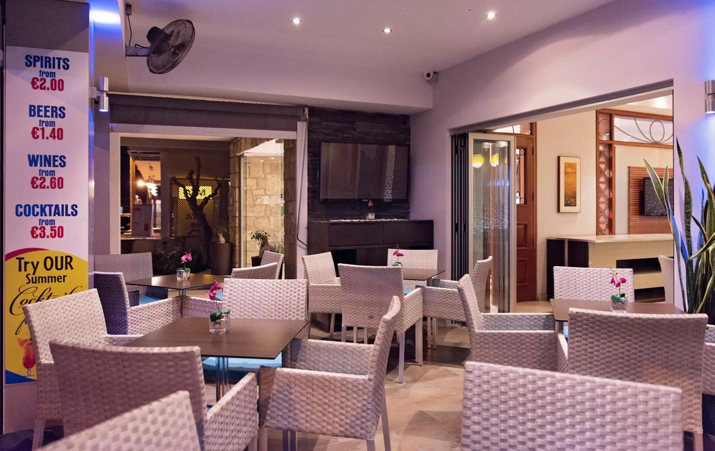 Patio in Pyramos Hotel