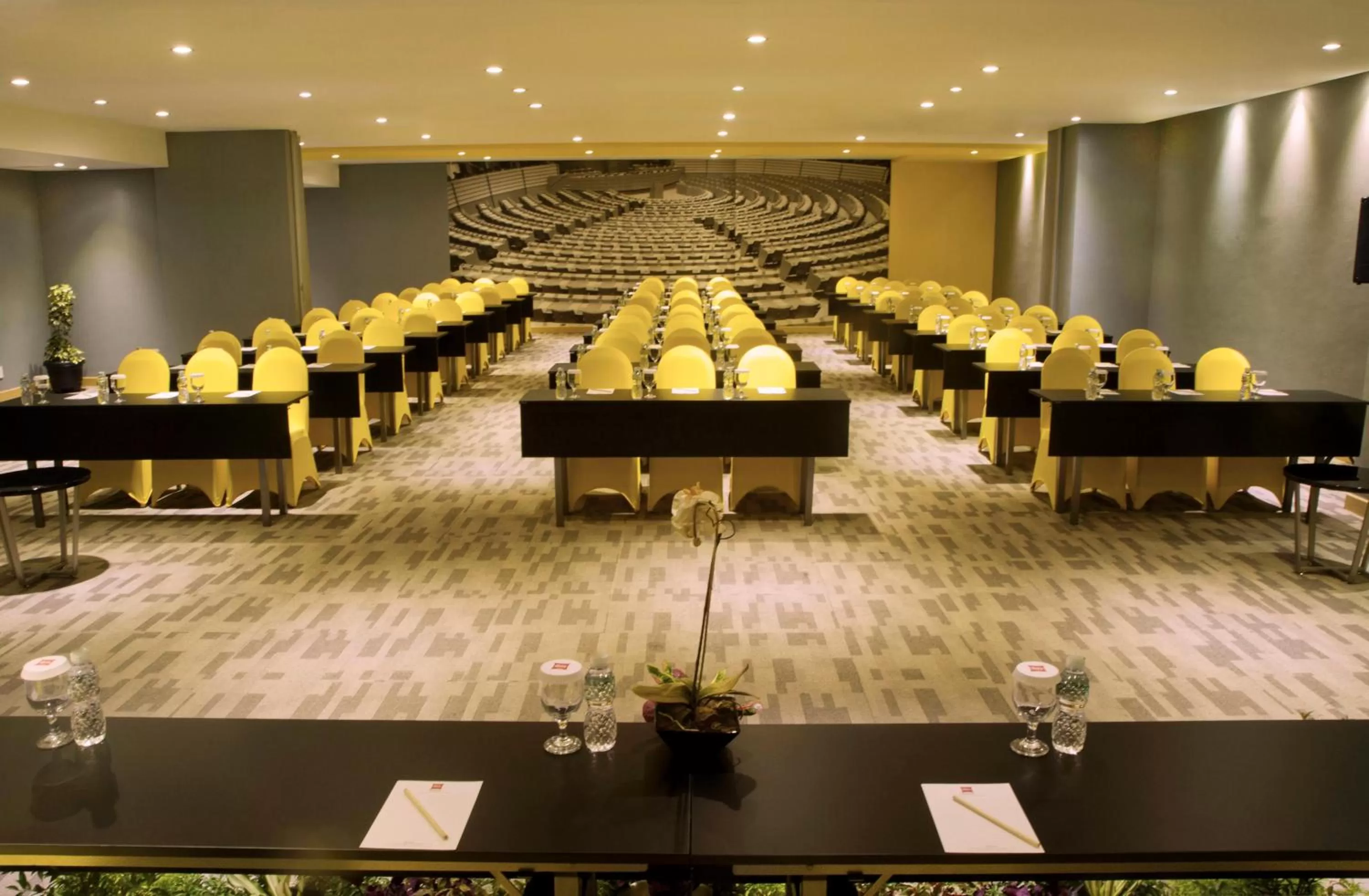 Business facilities in Ibis Padang