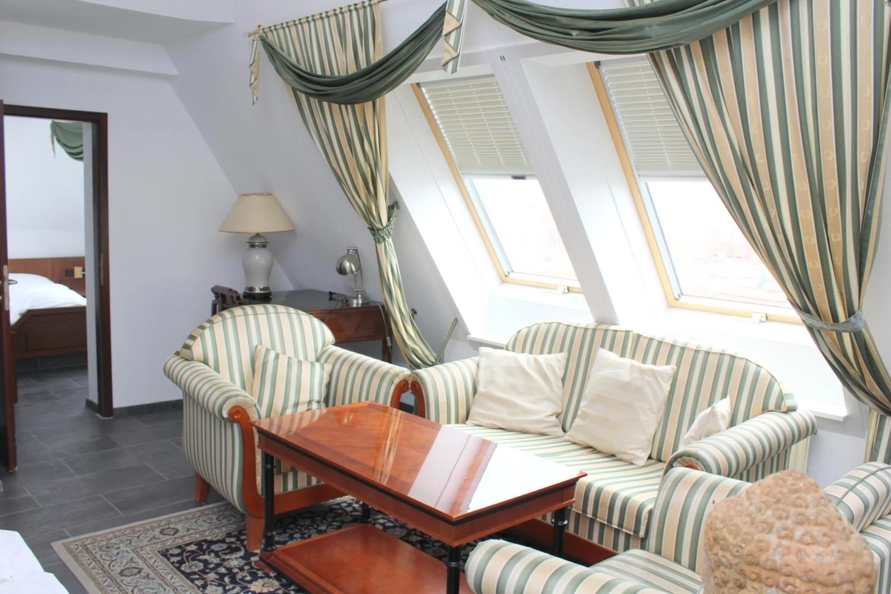 Seating area, Bed in Hotel Astoria am Urachplatz