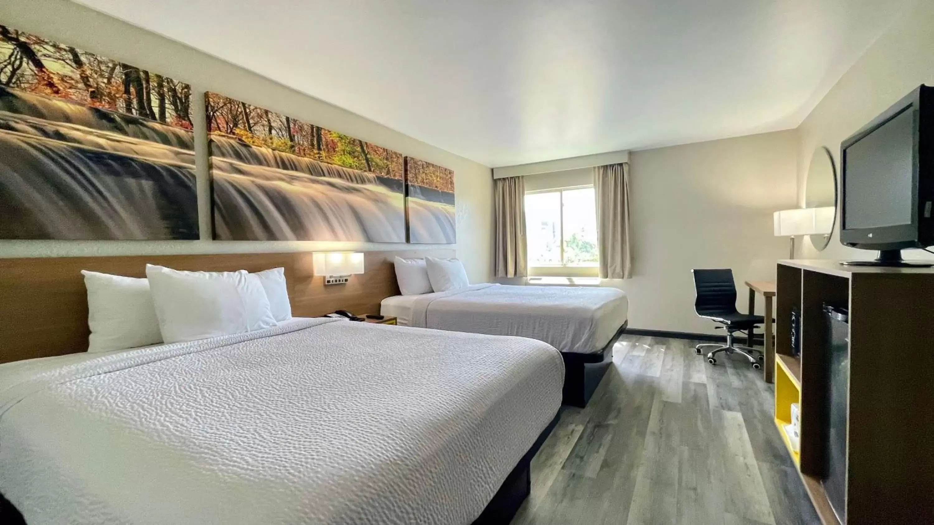 Staff, Bed in Days Inn by Wyndham Columbus IN Staff, Bed in Days Inn by Wyndham Columbus IN