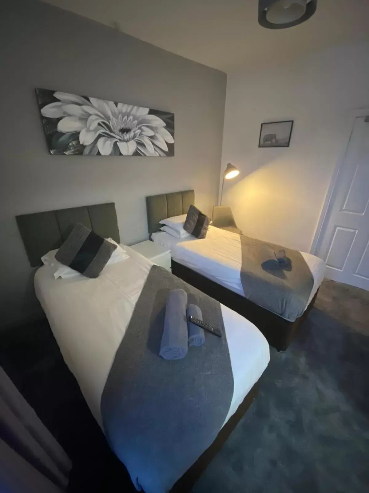 Twin Room with Shower in The Swan Hotel Twin Room with Shower in The Swan Hotel