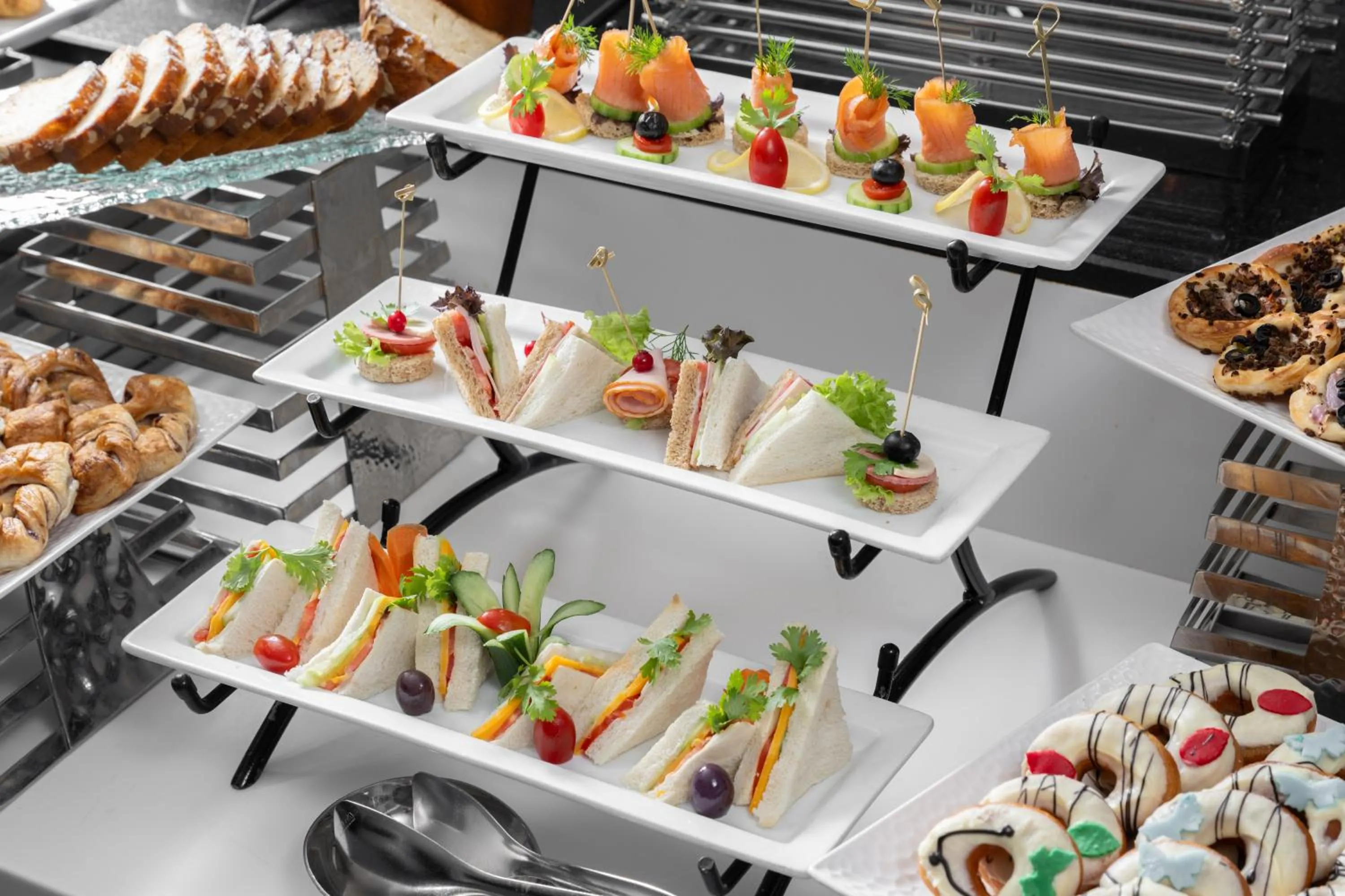 Food and drinks in Millennium Al Aqeeq Hotel