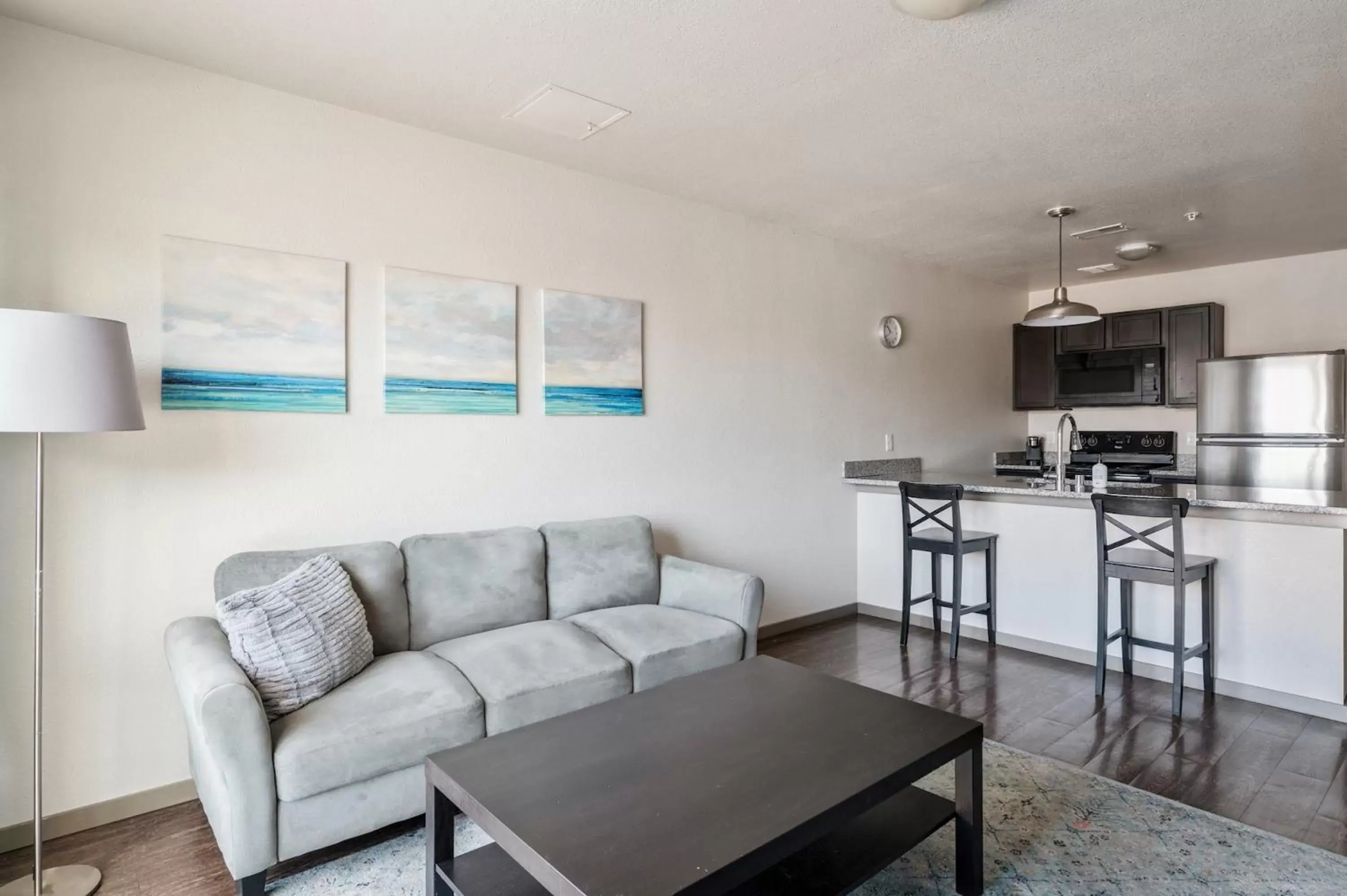 Living room, Seating Area in Kasa University Avenue Minneapolis